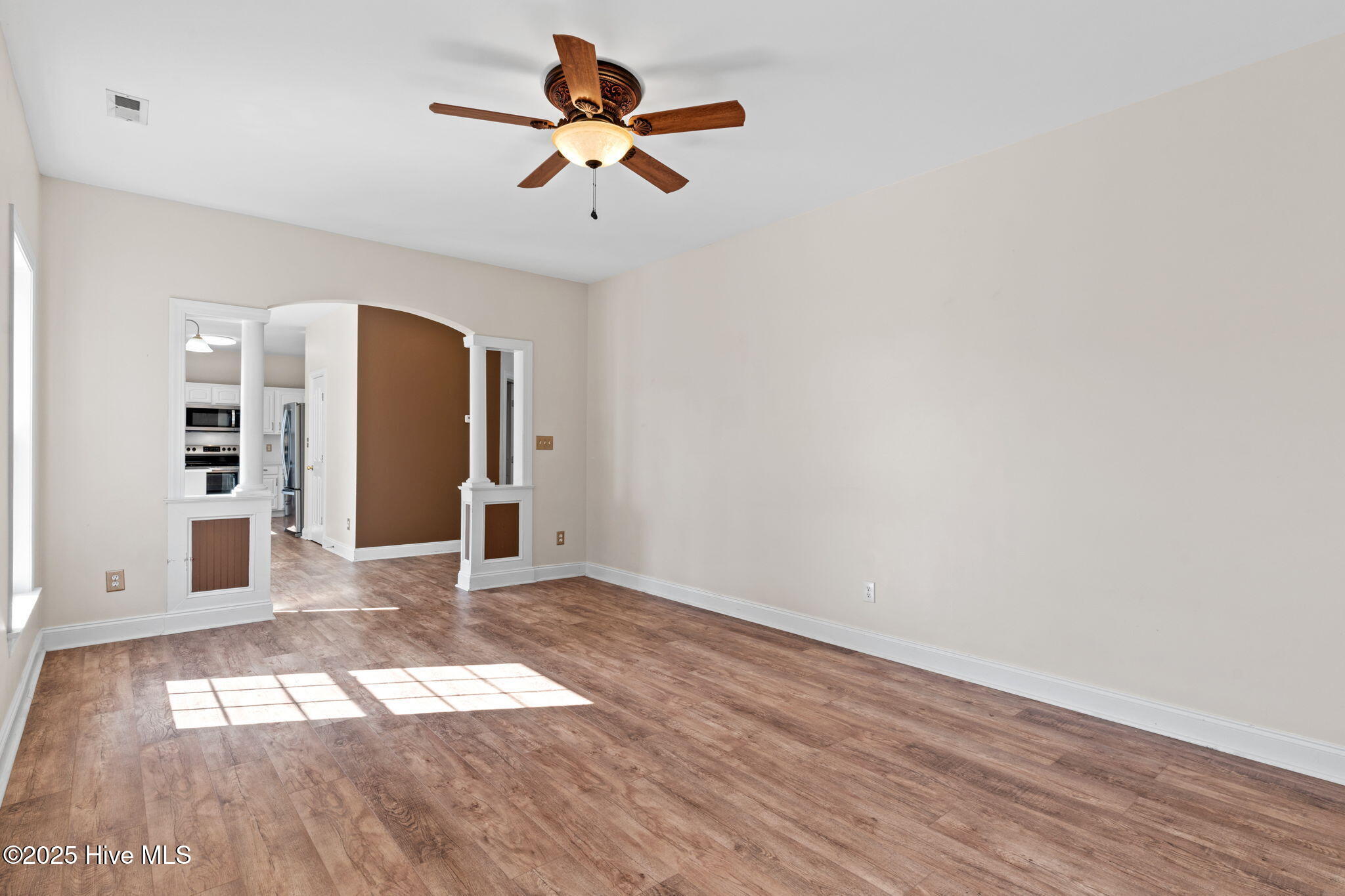 100532081 | Photo 29