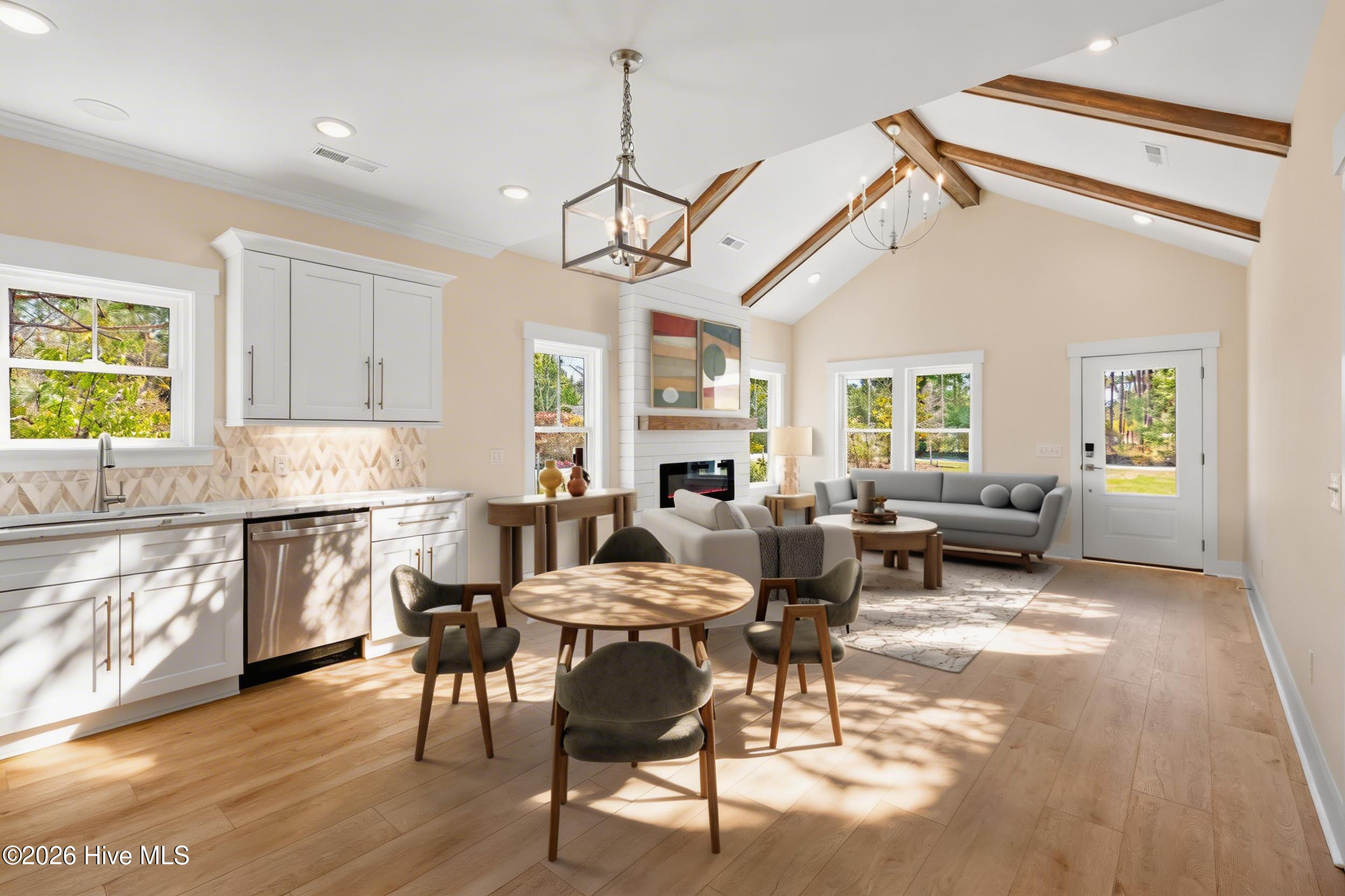 100565592 | Photo 69