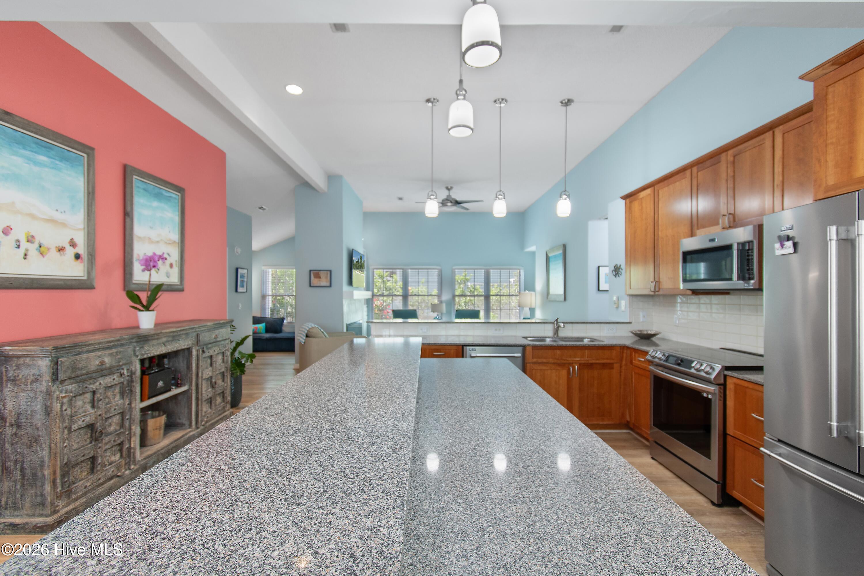 100570489 | Photo 32