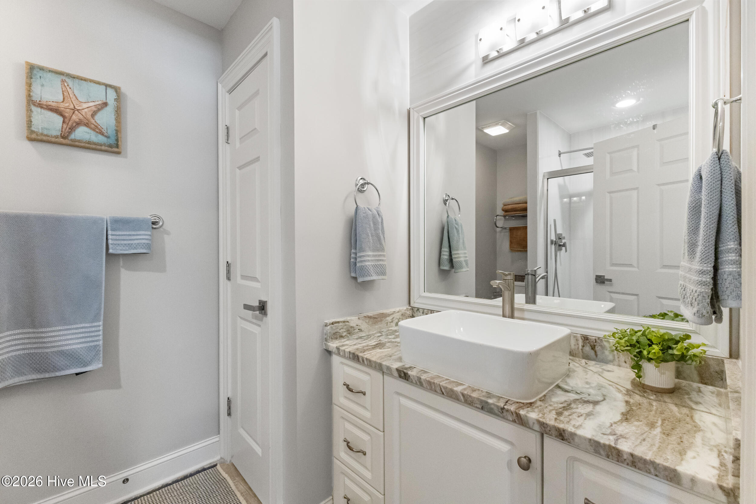 100569489 | Photo 36