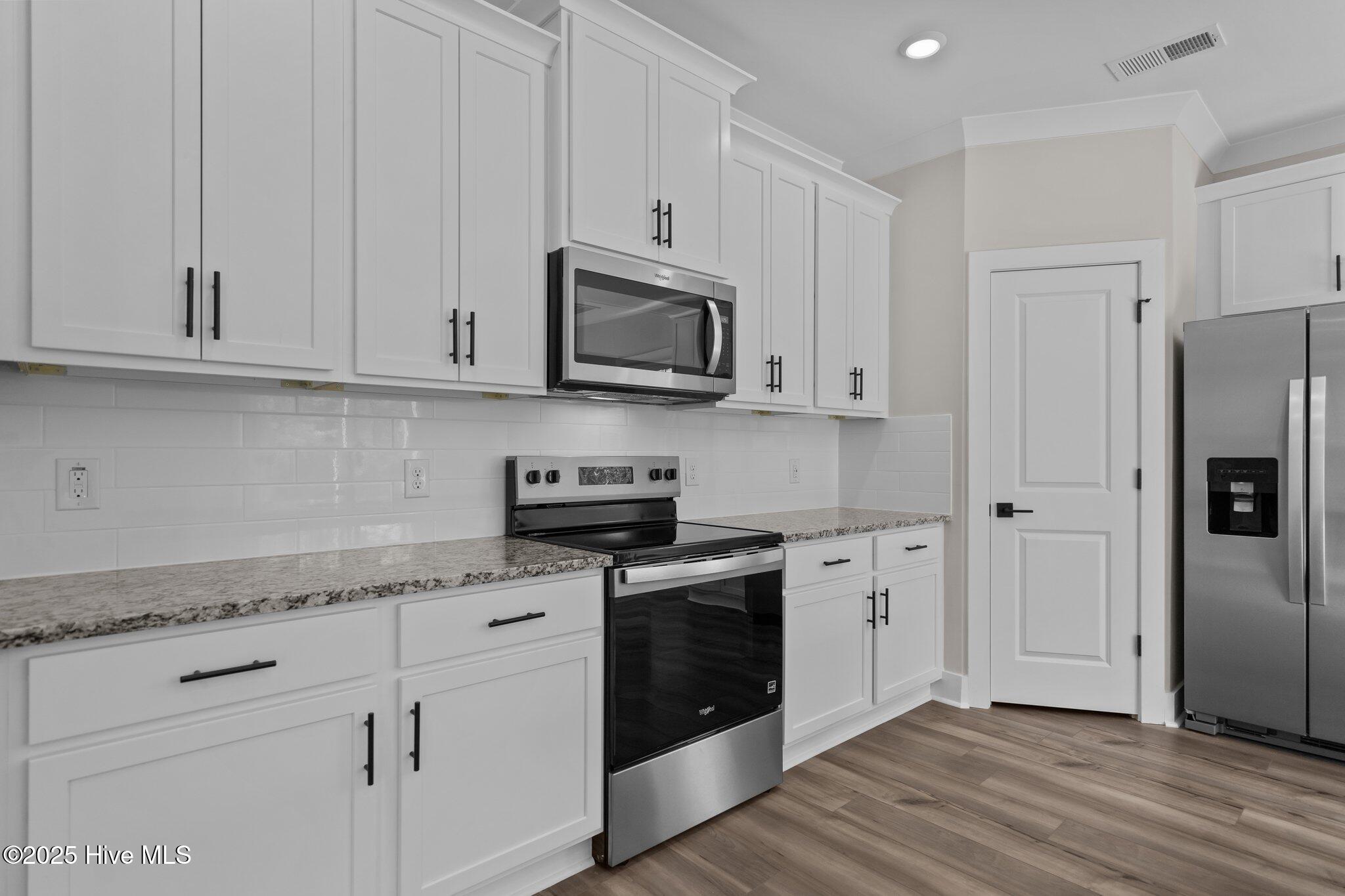 100546819 | Photo 13