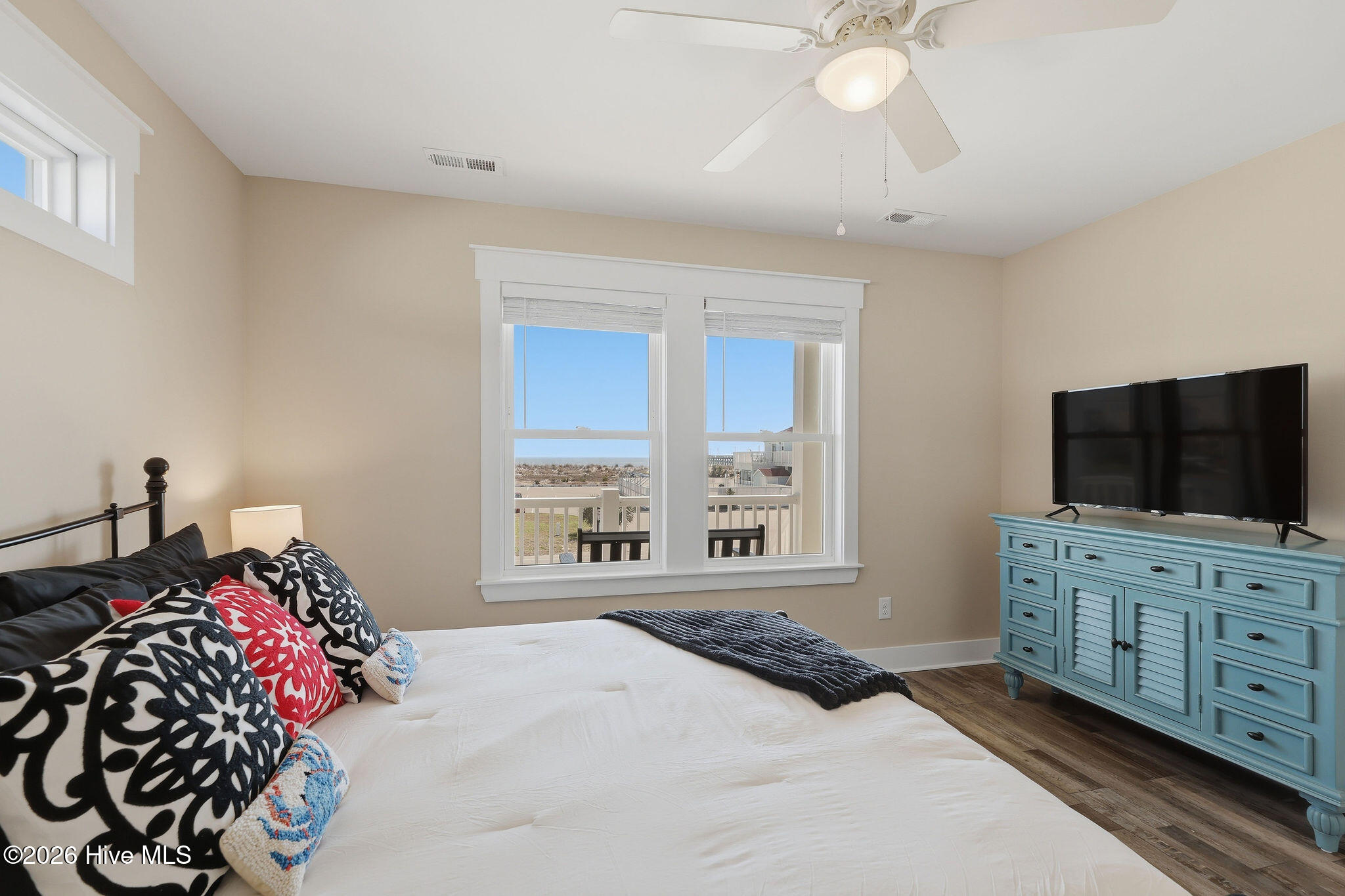 100559118 | Photo 48