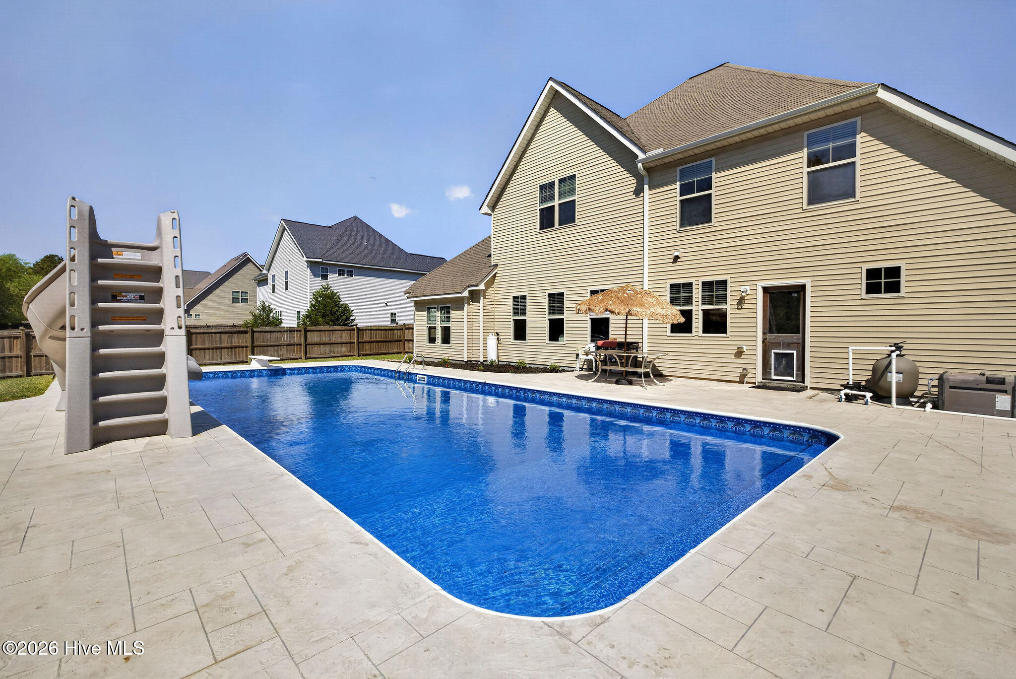 100568620 | Photo 45