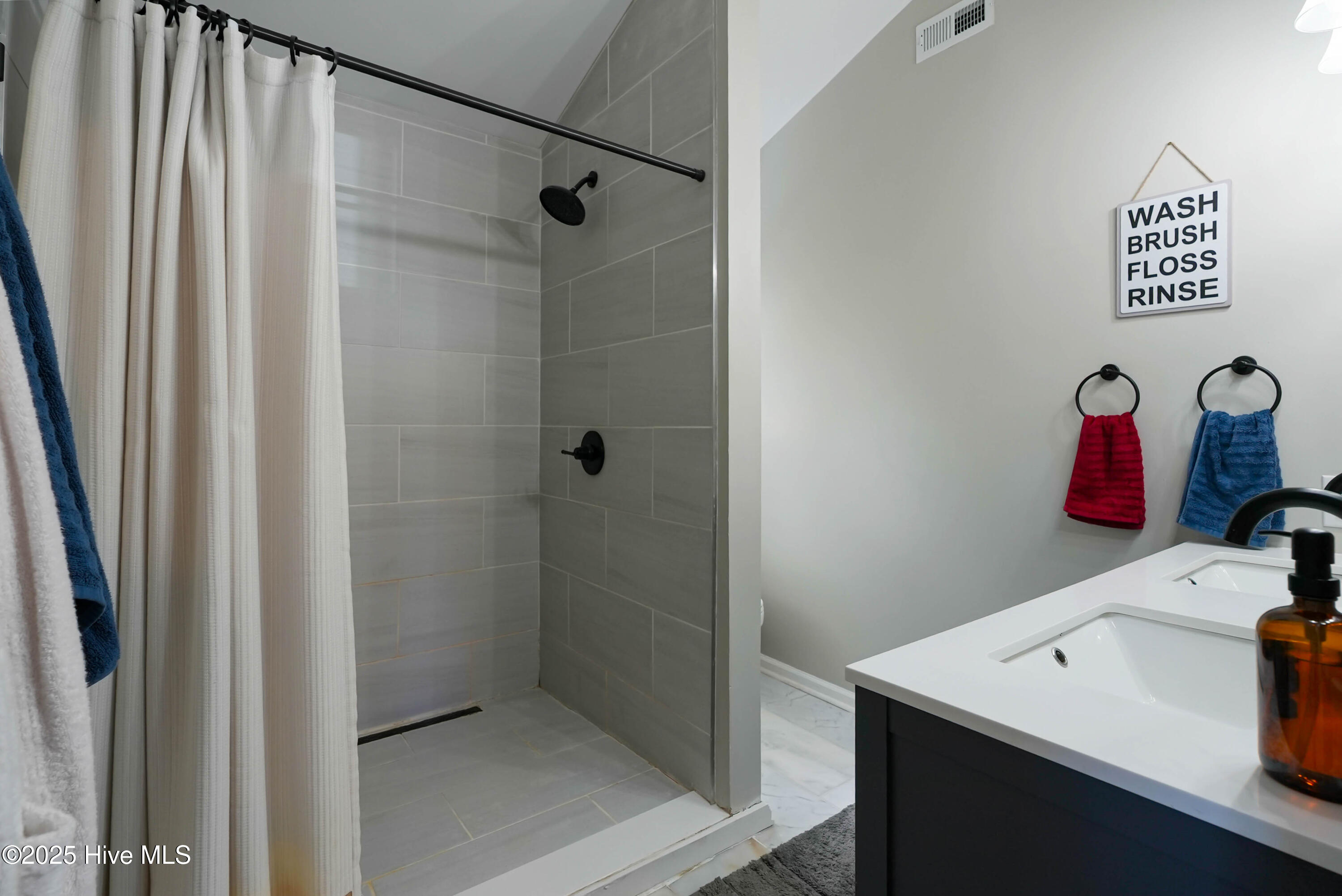 100542375 | Photo 28