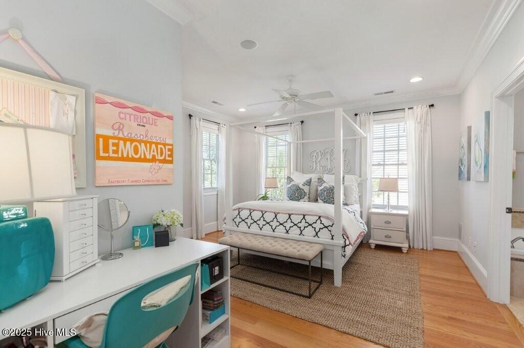 100523912 | Photo 44