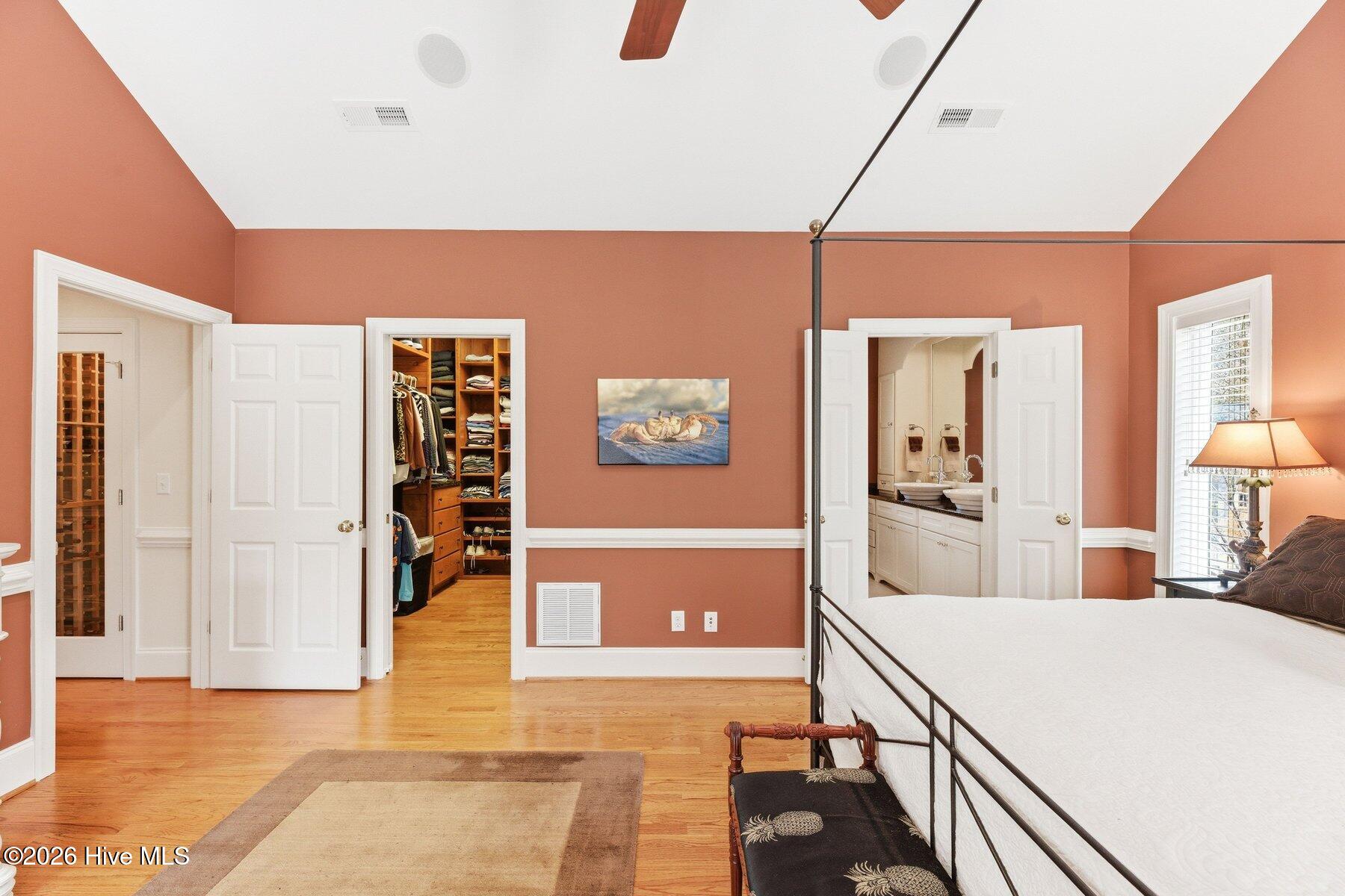 100562414 | Photo 37