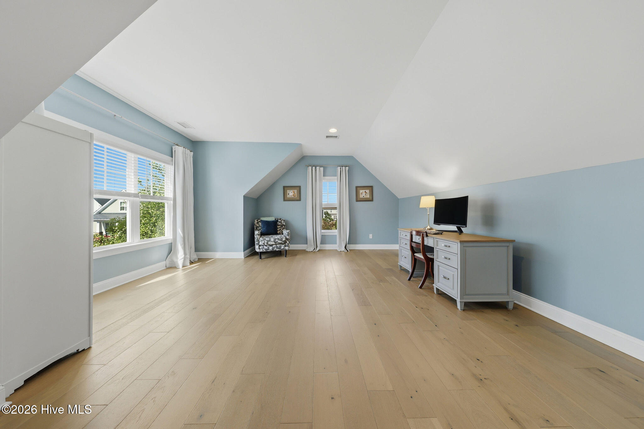 100569190 | Photo 53