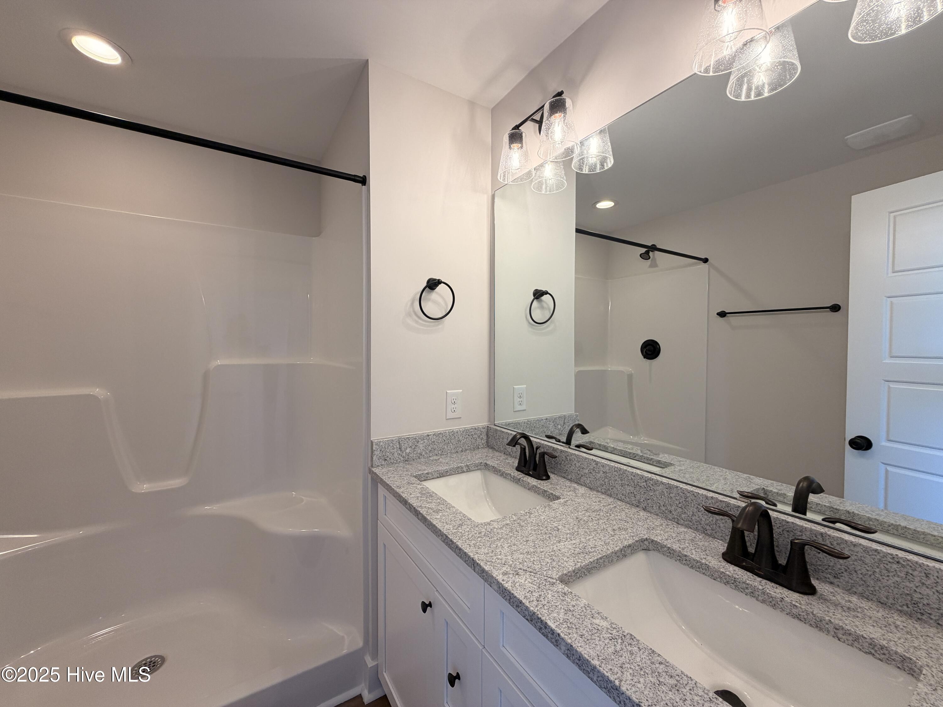 100423800 | Photo 13