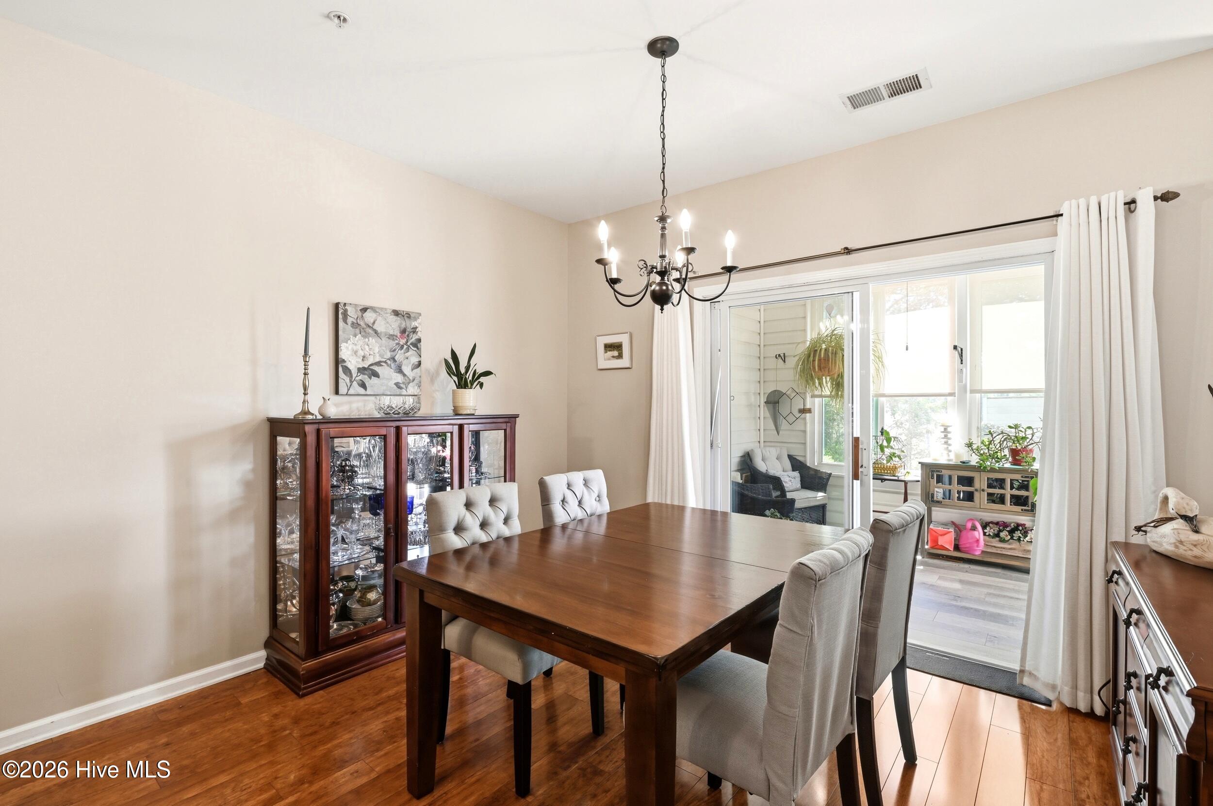 100568042 | Photo 10