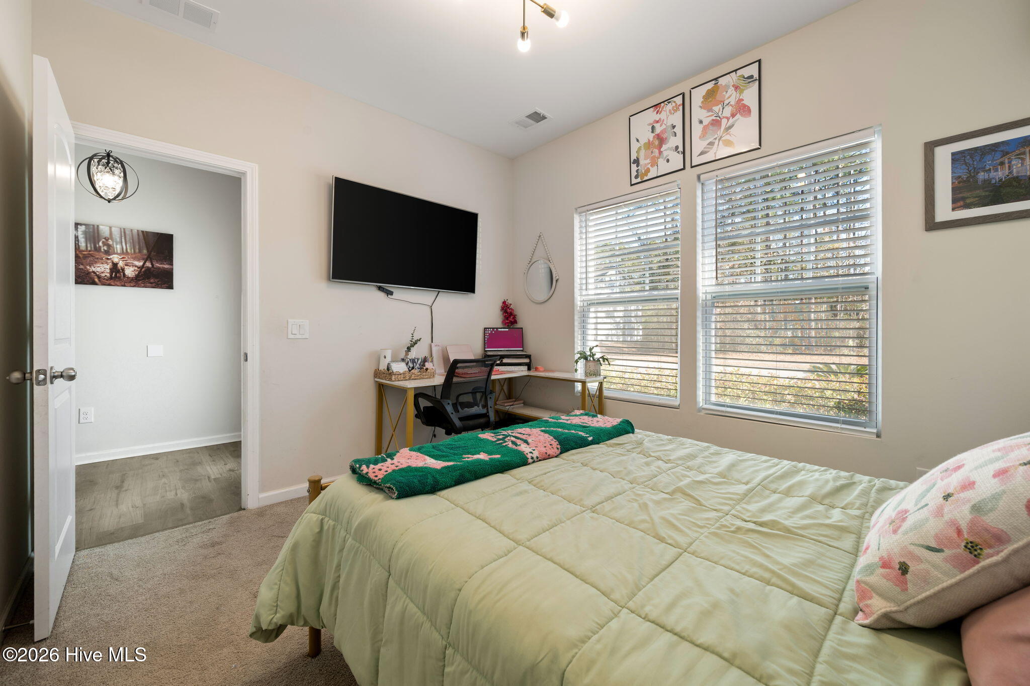 100549288 | Photo 20