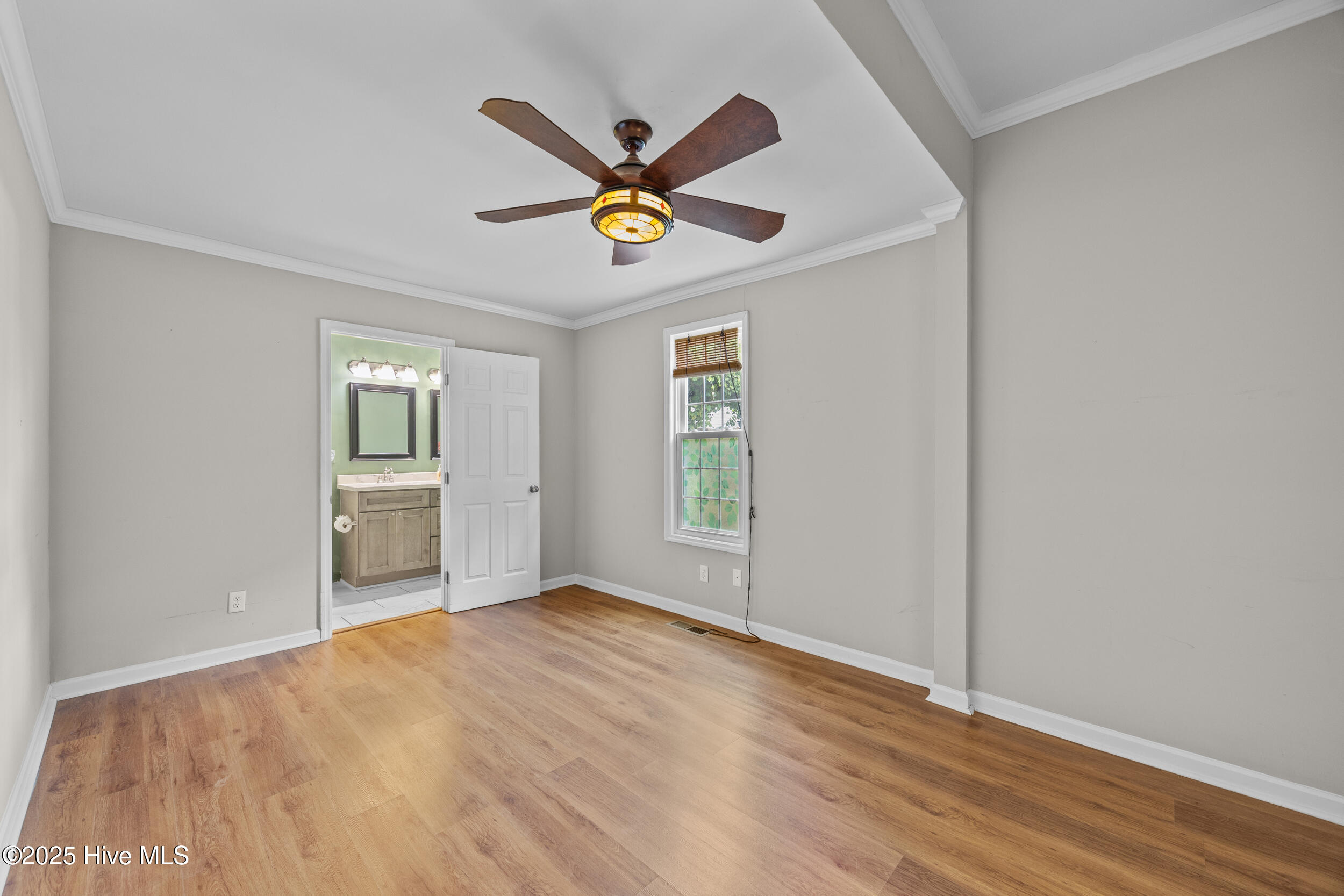 100528550 | Photo 23