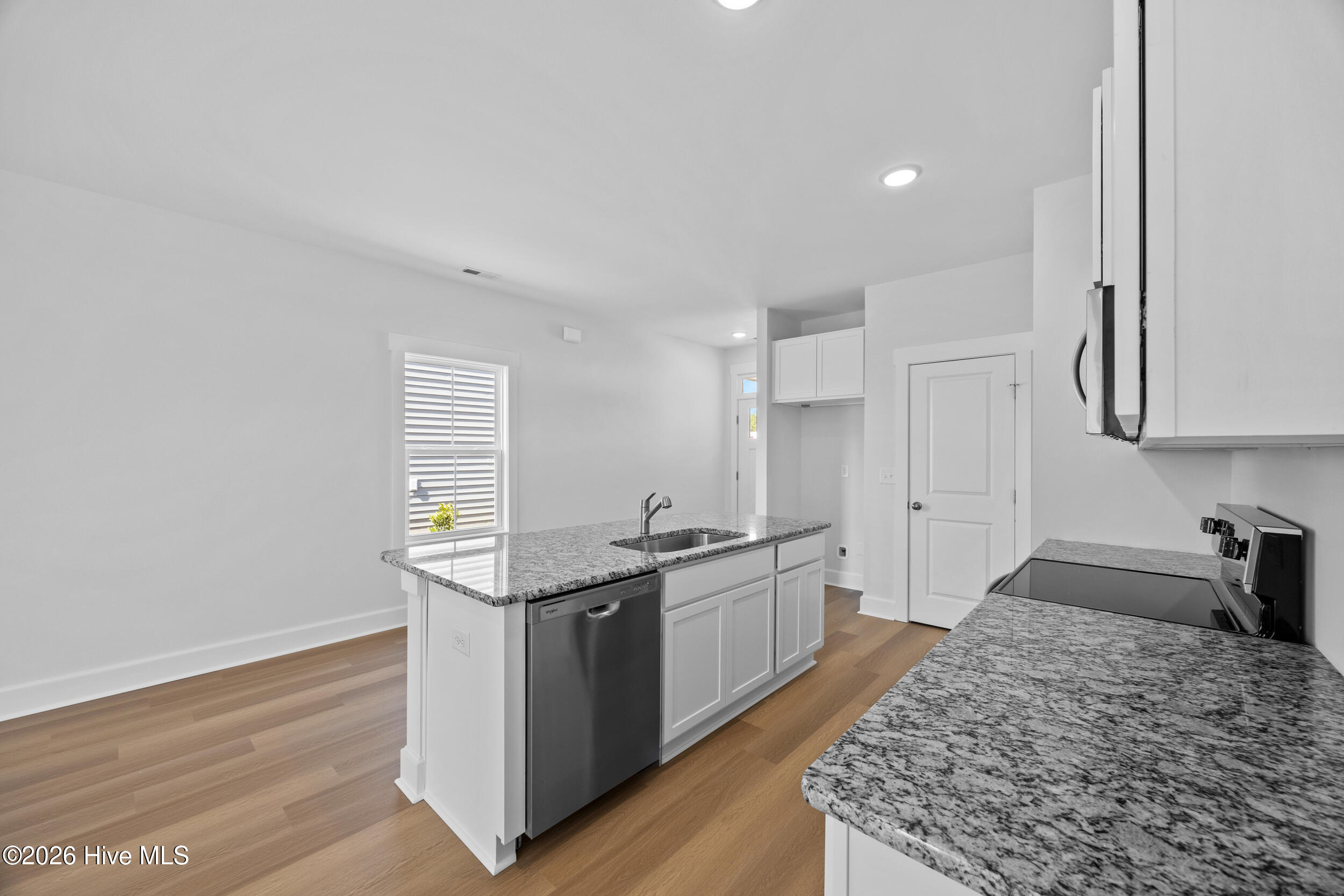 100547264 | Photo 10