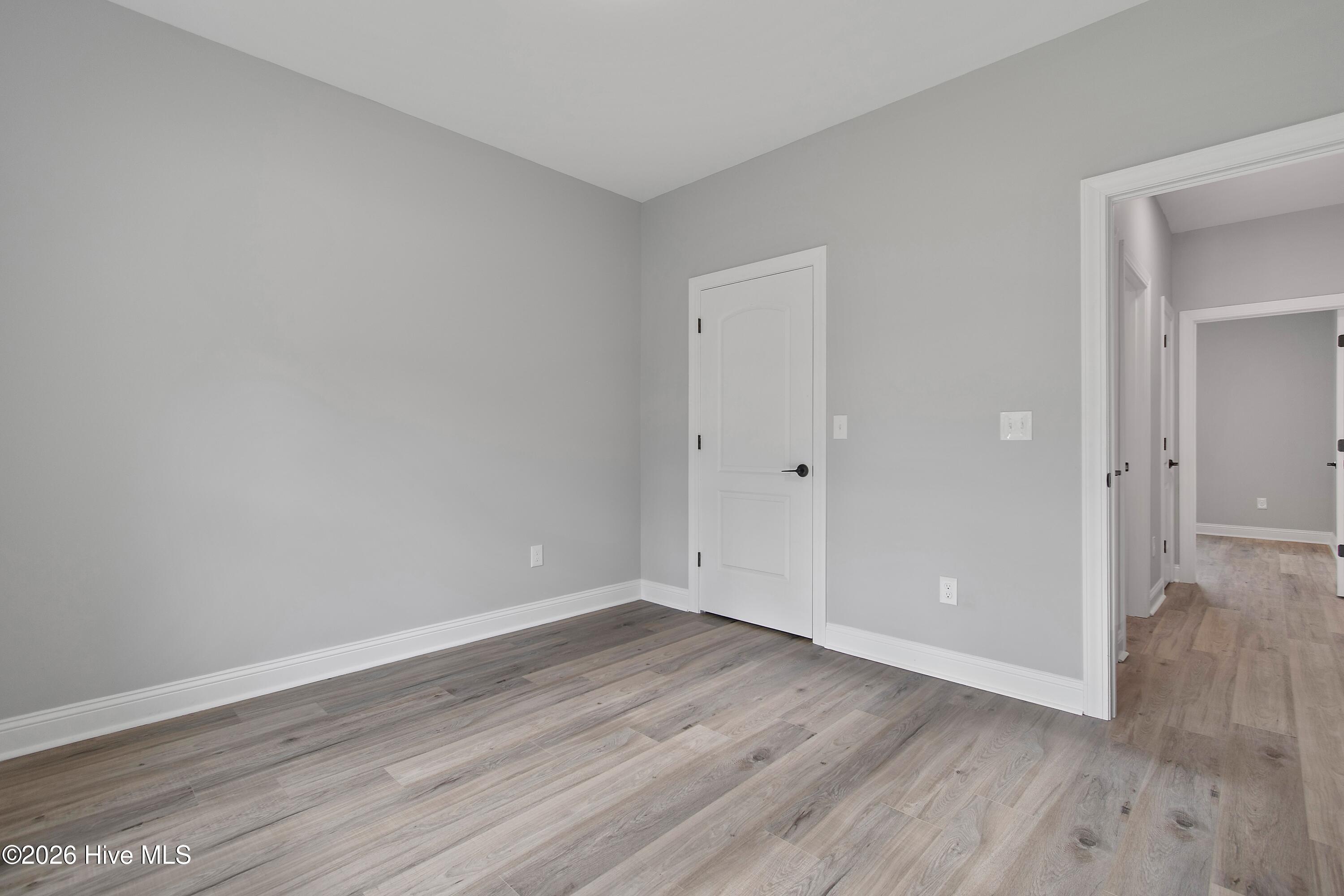 100563159 | Photo 25