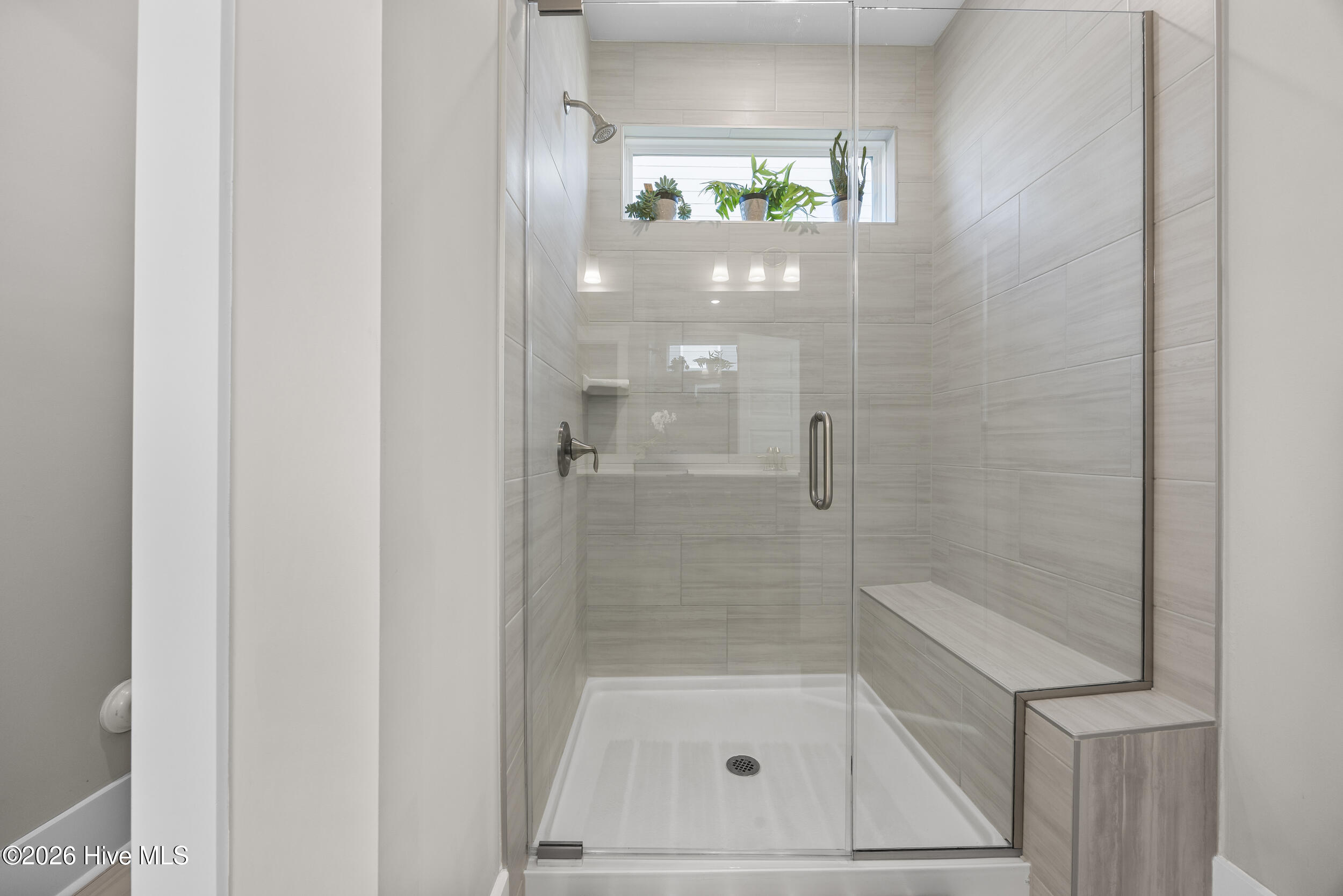 100561279 | Photo 13