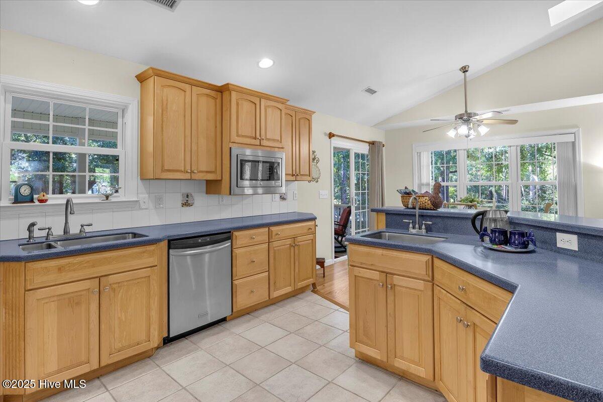 100536639 | Photo 25