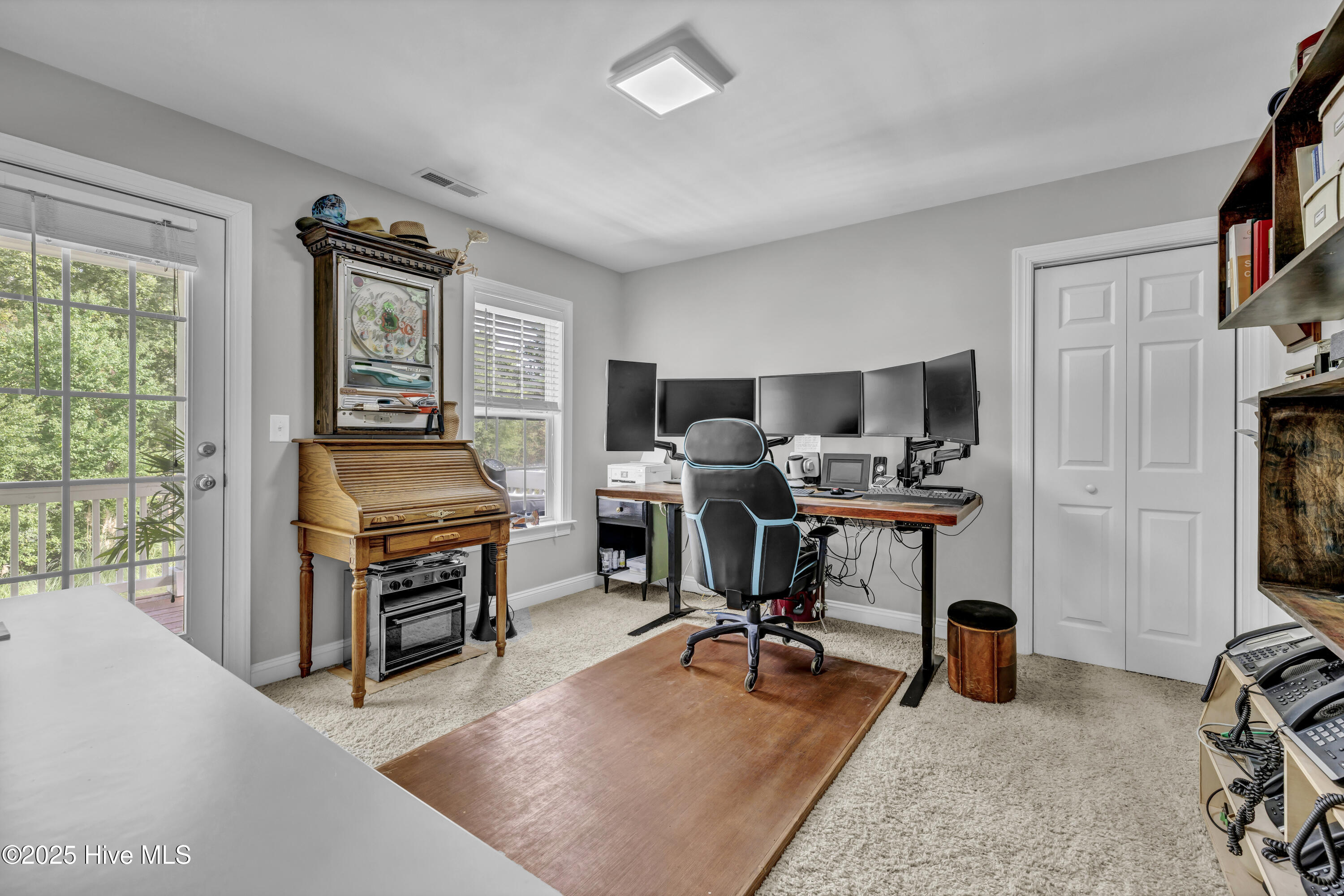 100533968 | Photo 35