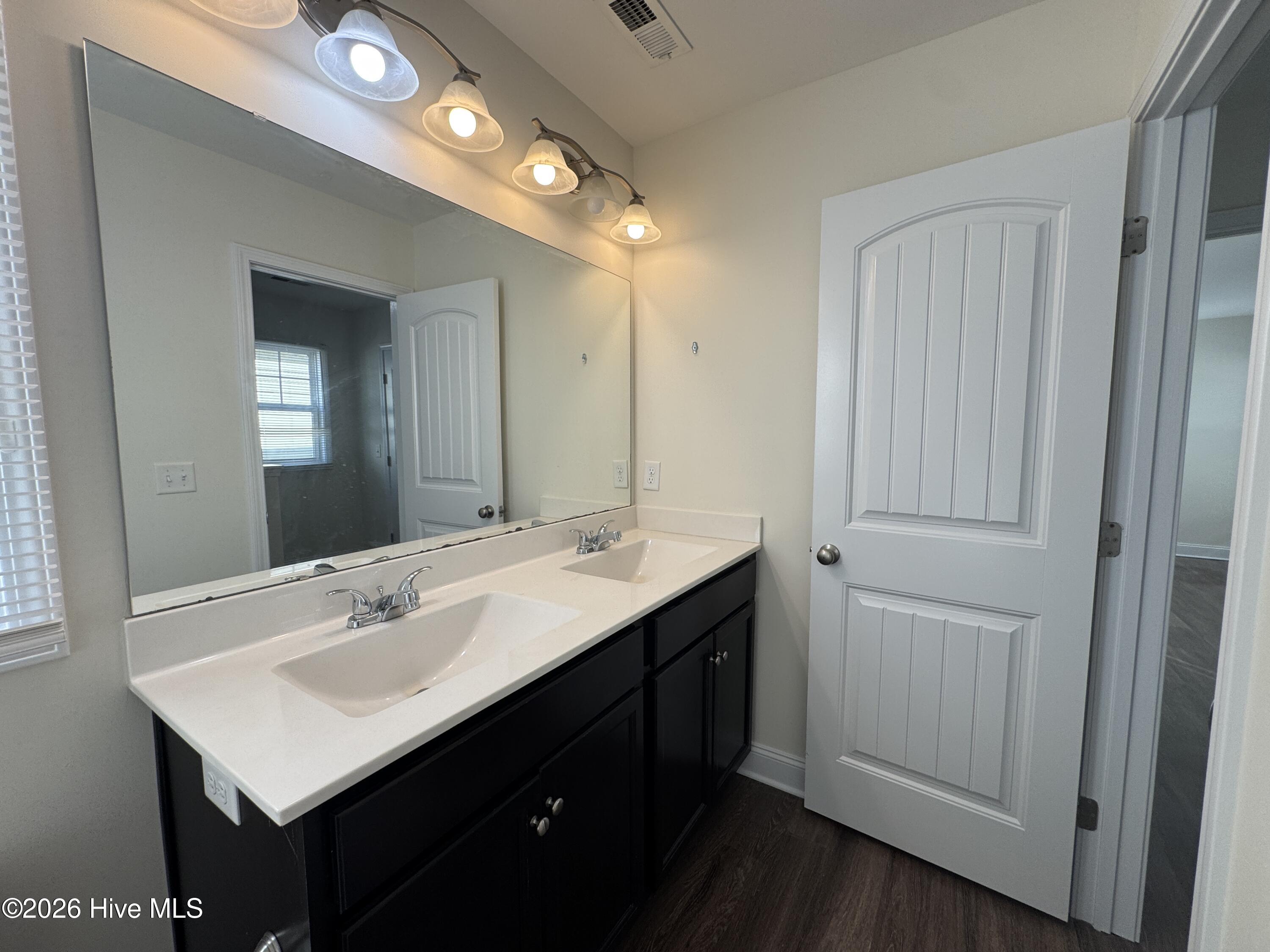 100568244 | Photo 15