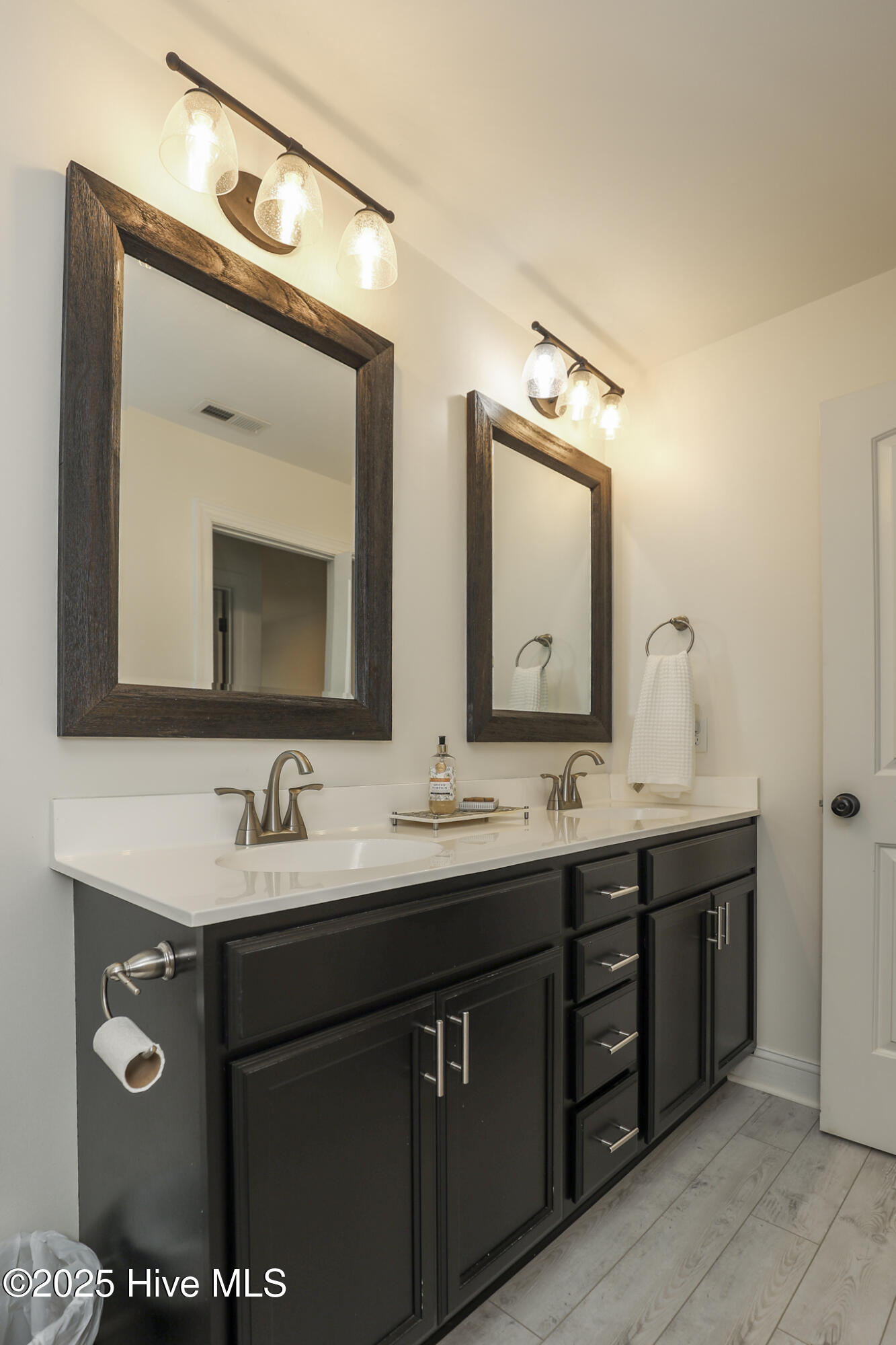 100513900 | Photo 47