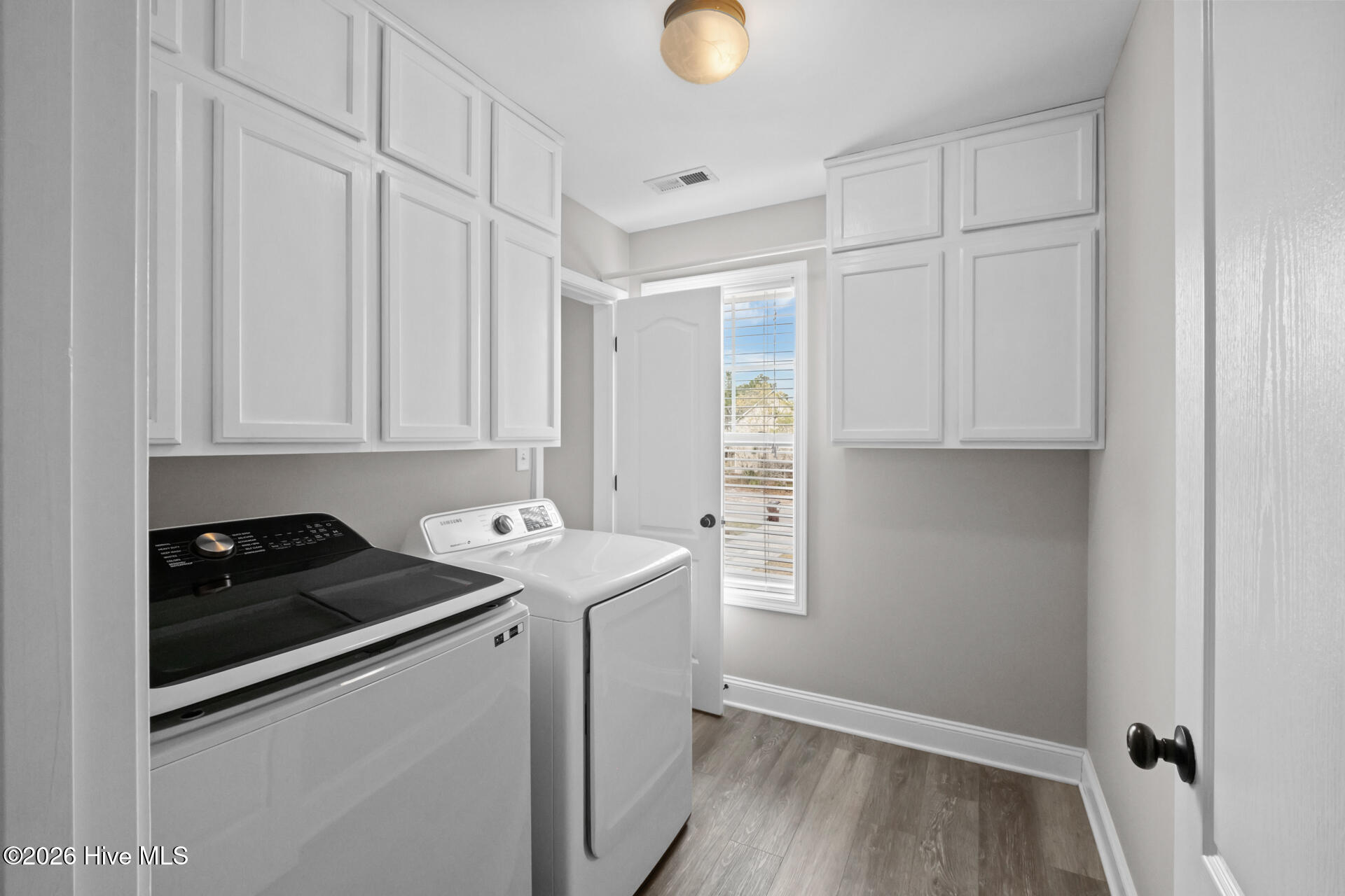 100566608 | Photo 33