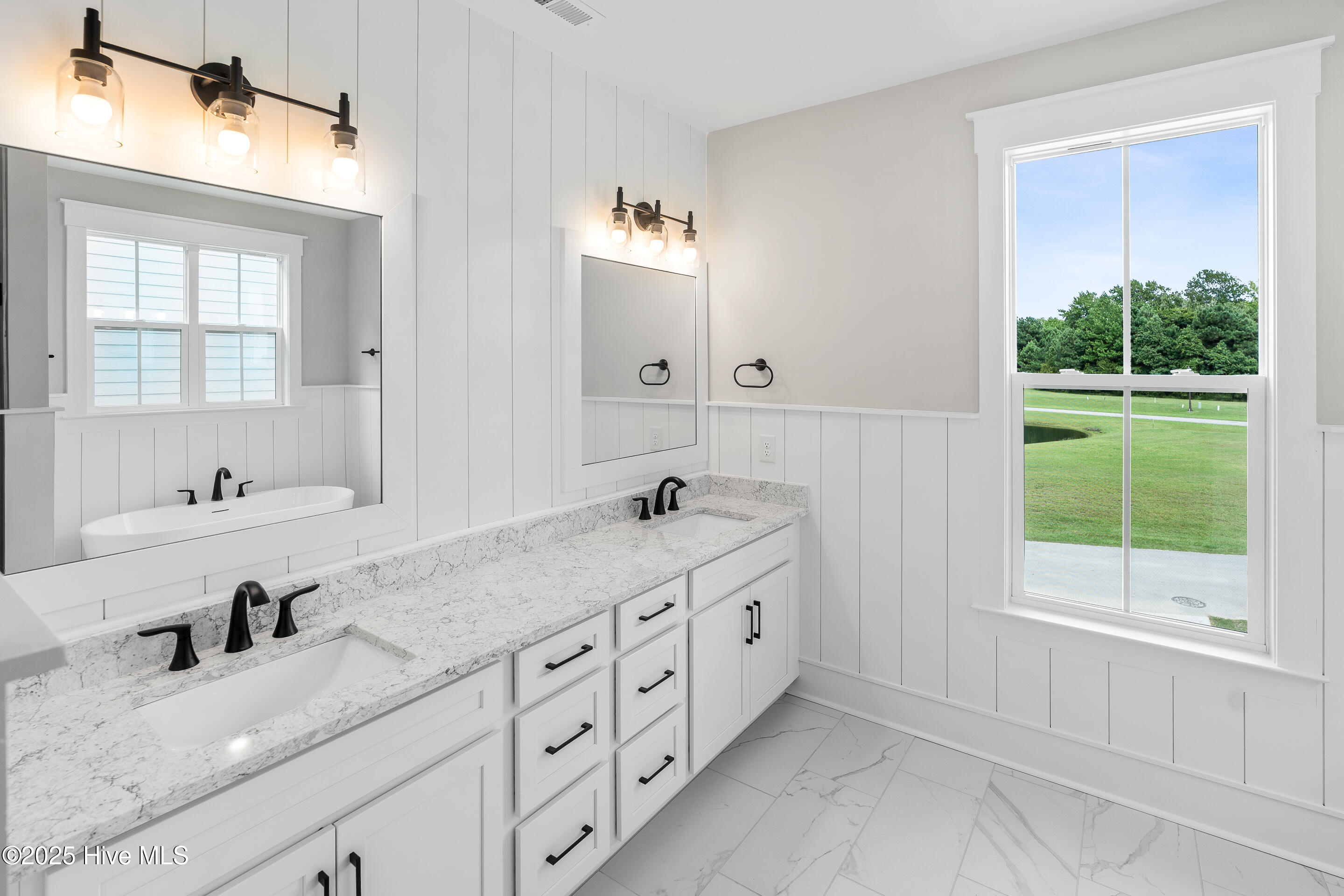 100552235 | Photo 21