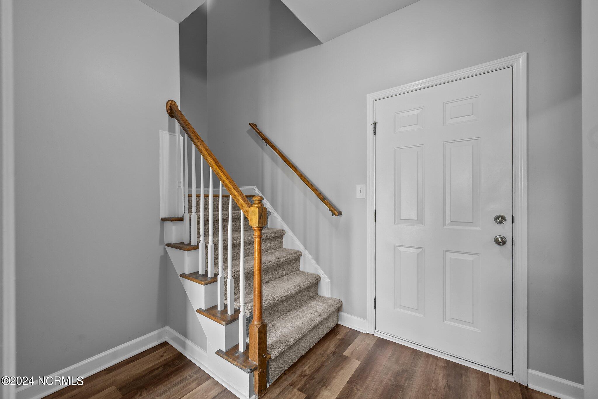 210 Wedgefield Circle,Maple Hill