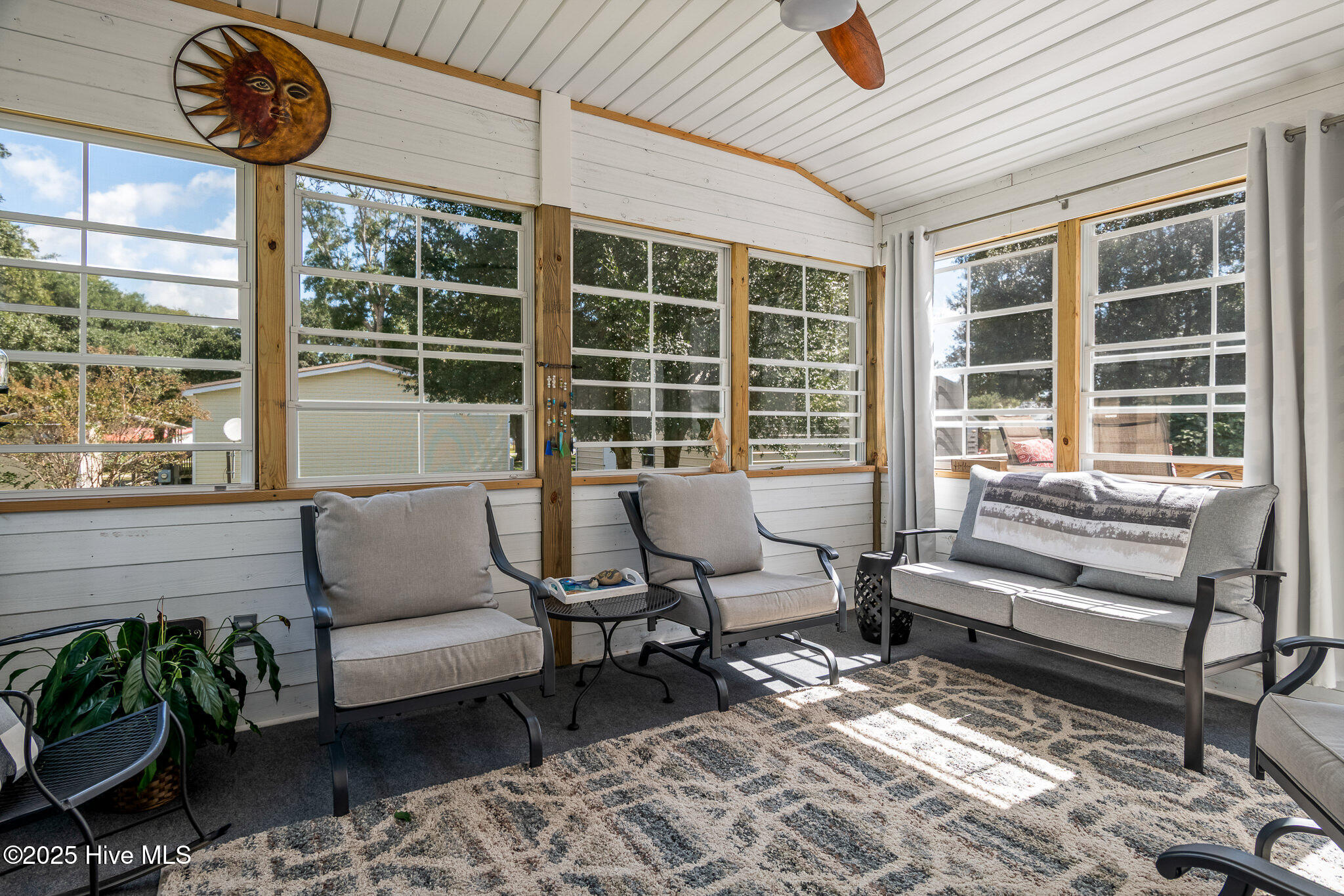 100535195 | Photo 30