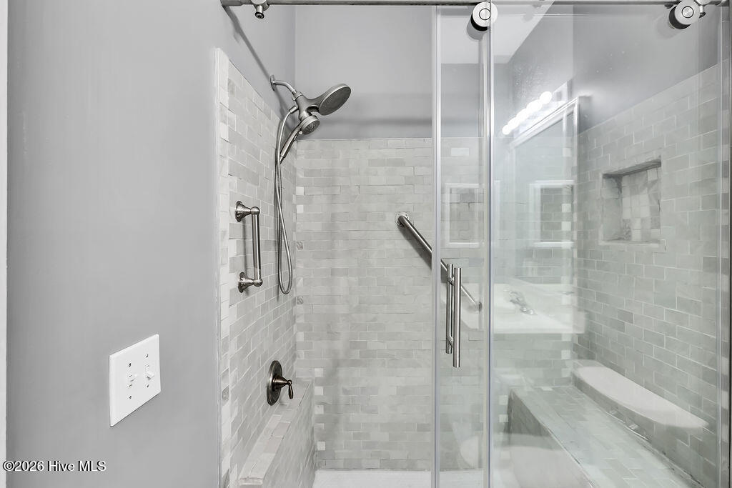 100549011 | Photo 27