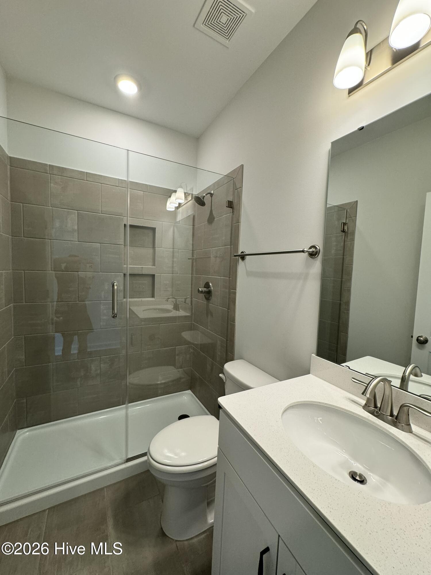 100558749 | Photo 21