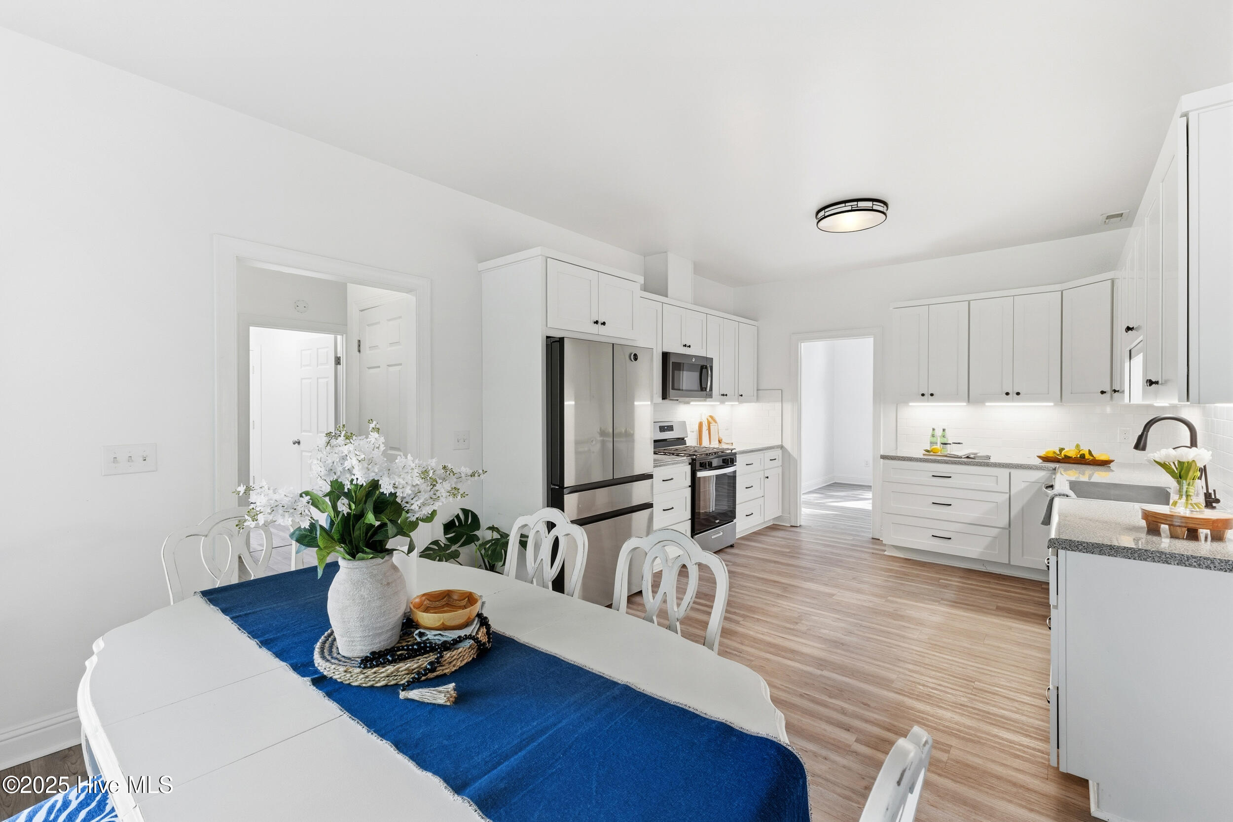 100537755 | Photo 12