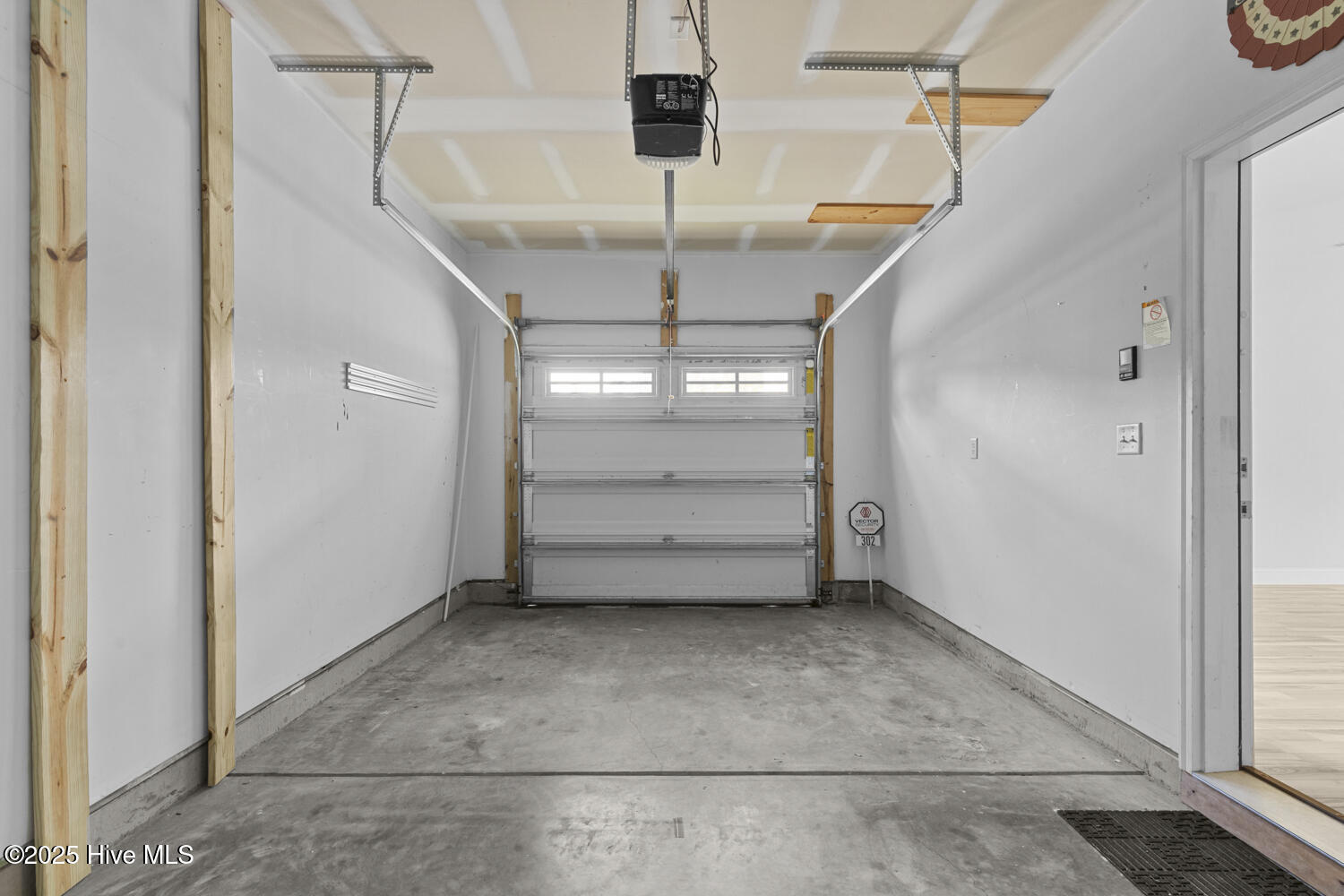 100523446 | Photo 37