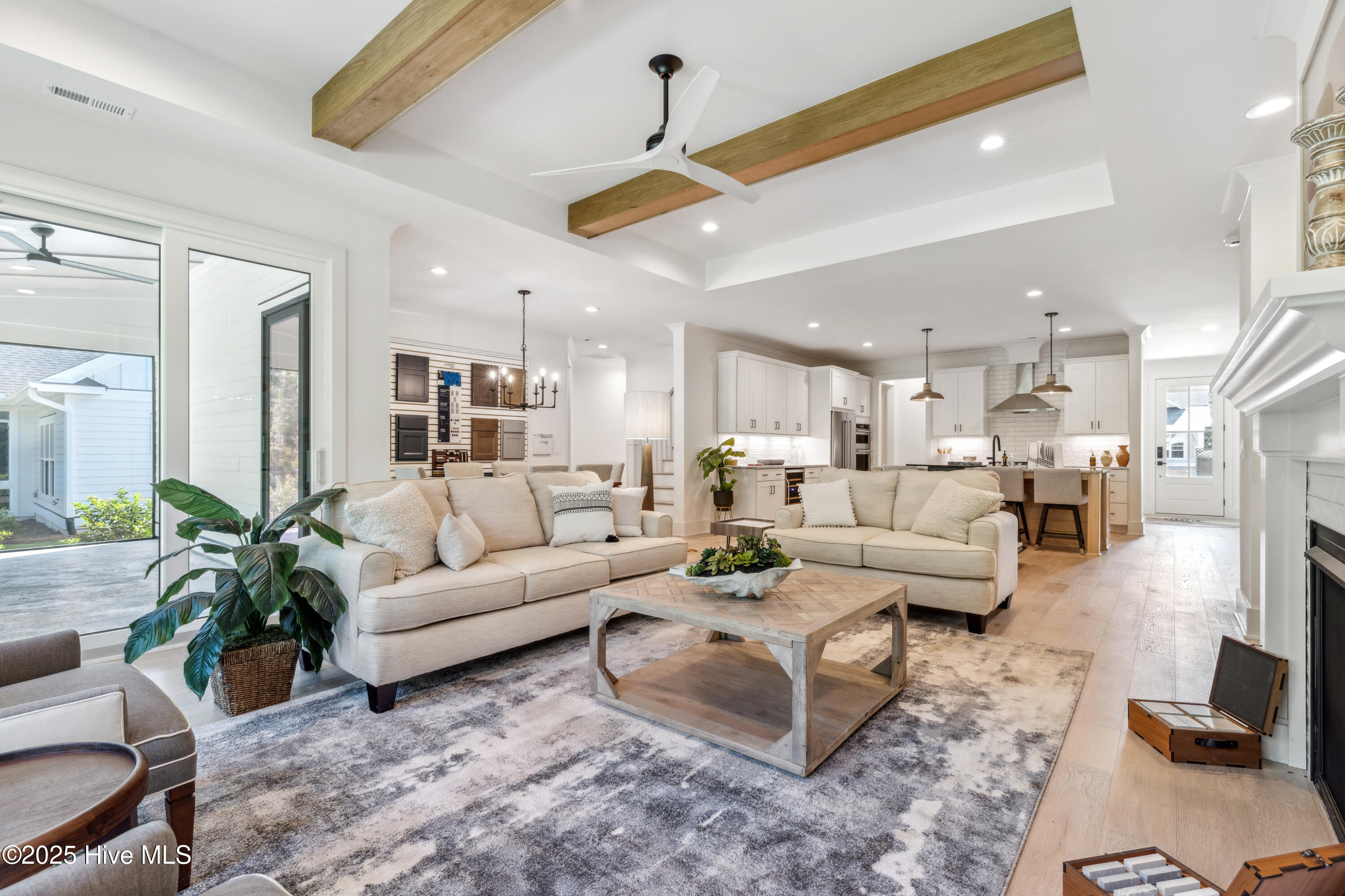 100523457 | Photo 25