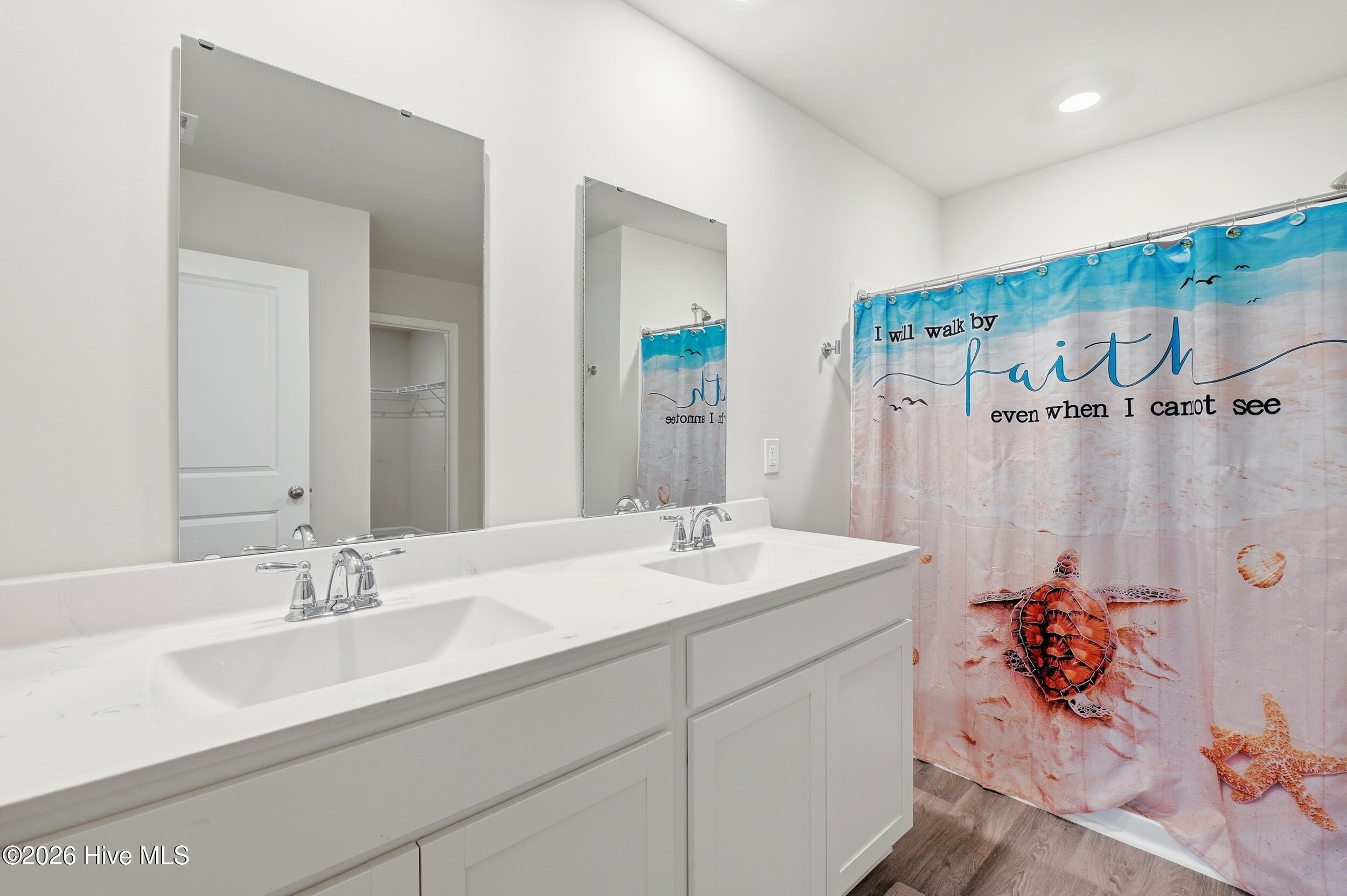 100555935 | Photo 19