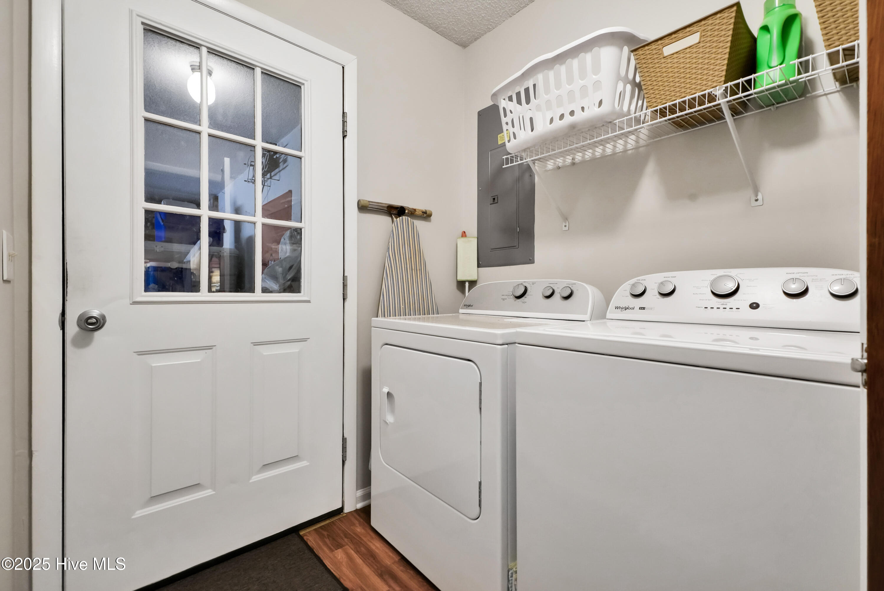 100538447 | Photo 33