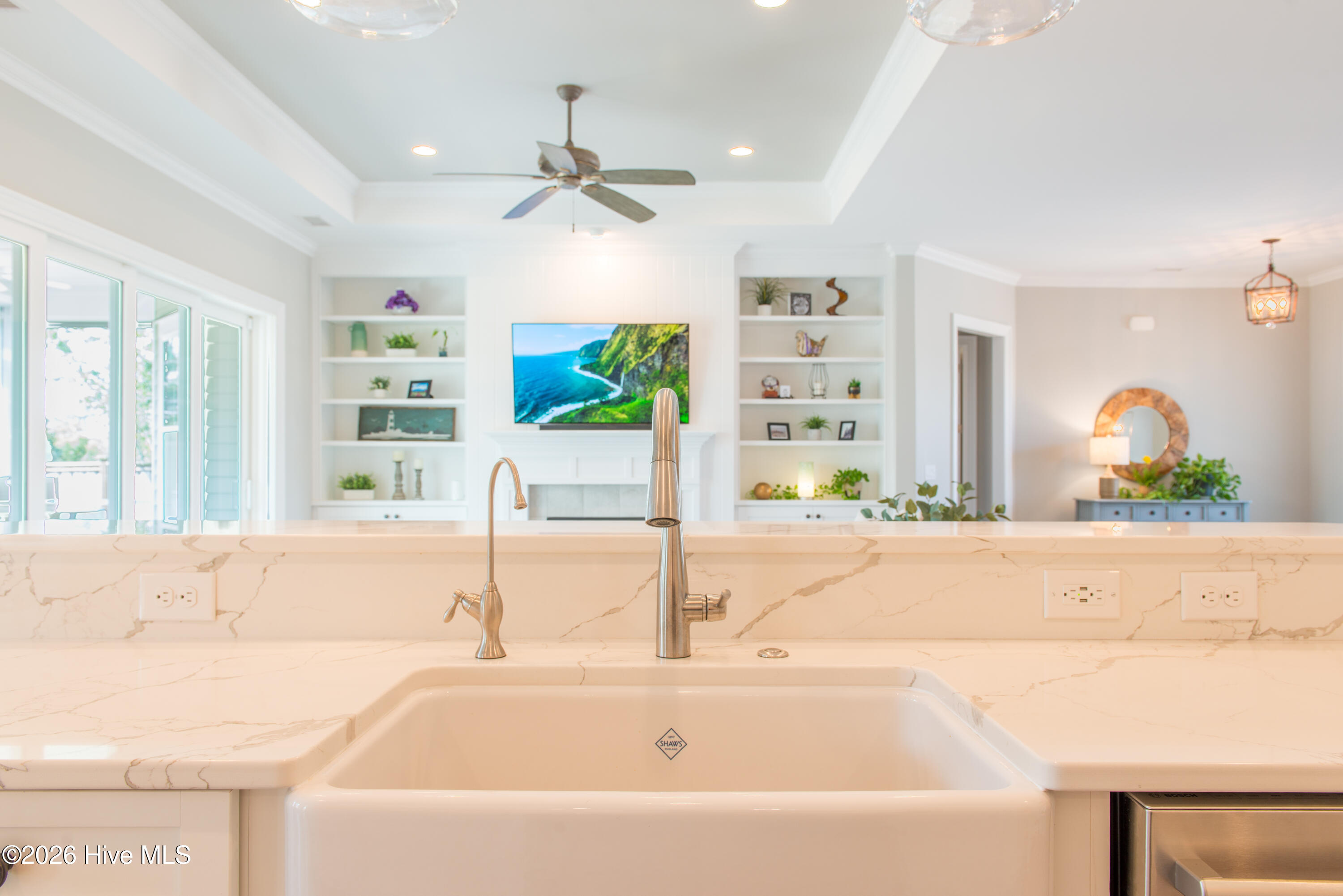 100560299 | Photo 35