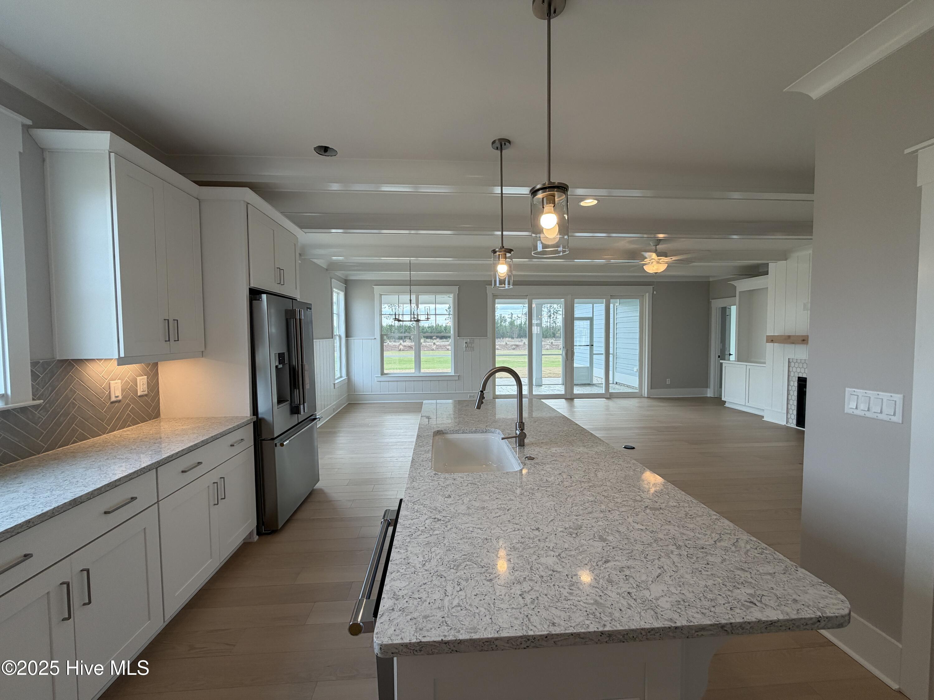 100531955 | Photo 17