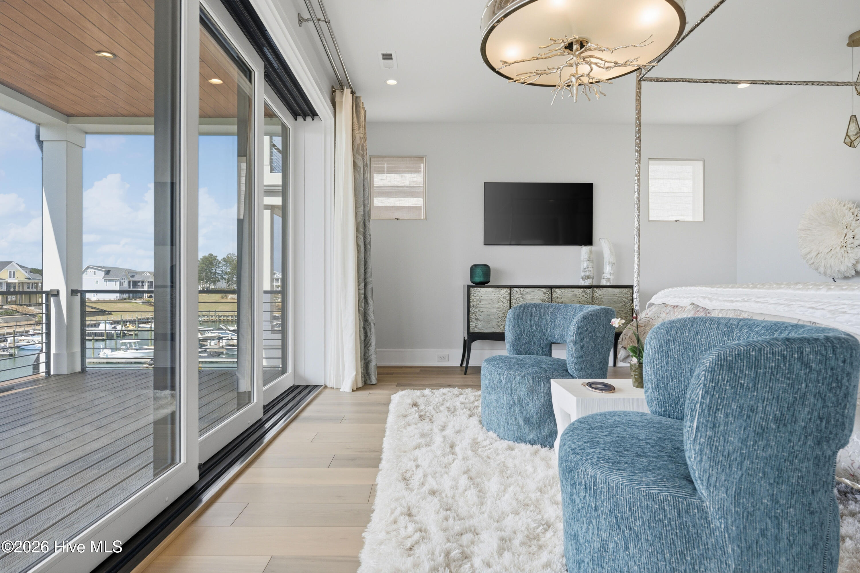 100567165 | Photo 37