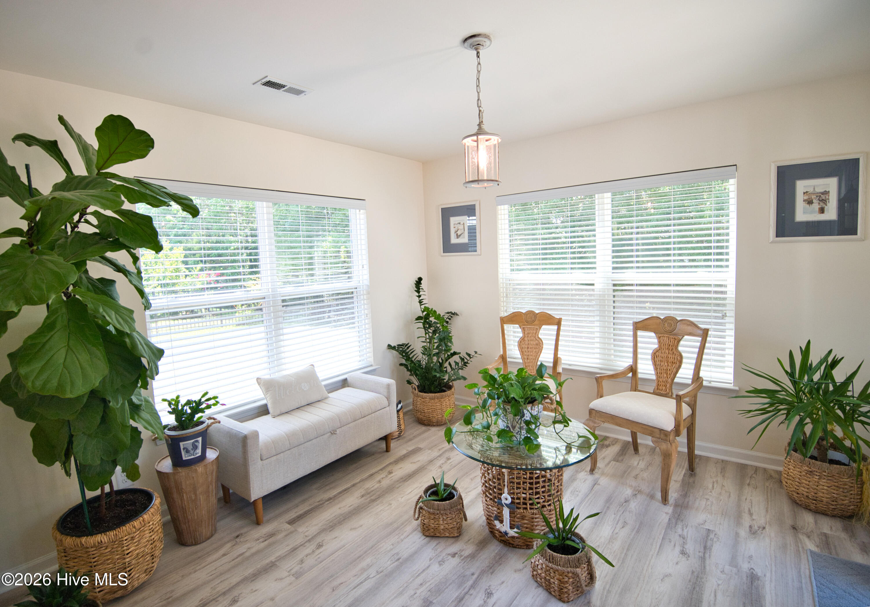 100569889 | Photo 29