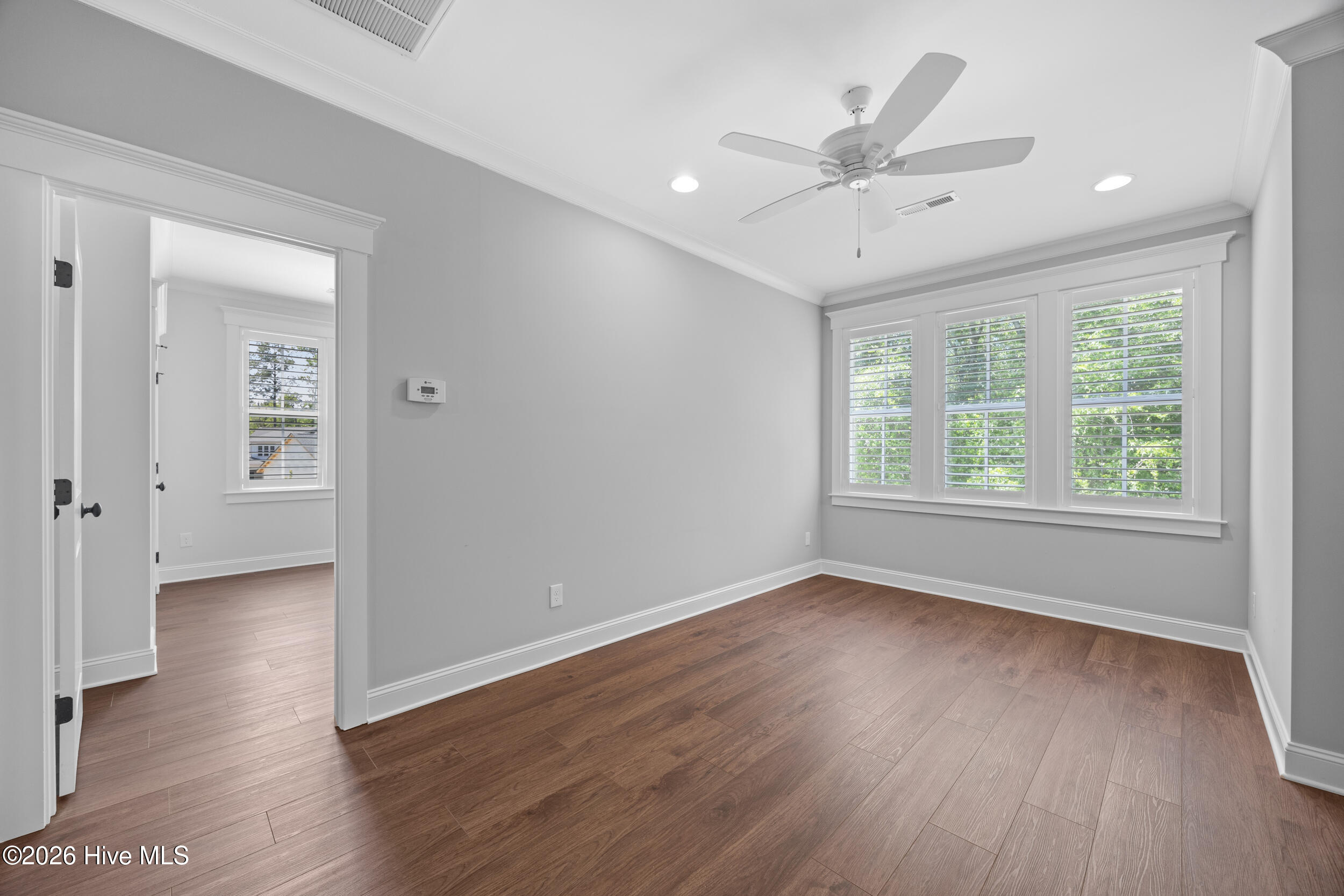 100569354 | Photo 56