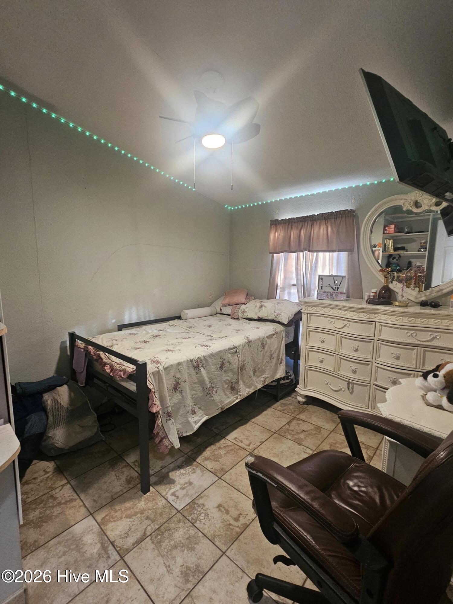 100550080 | Photo 14