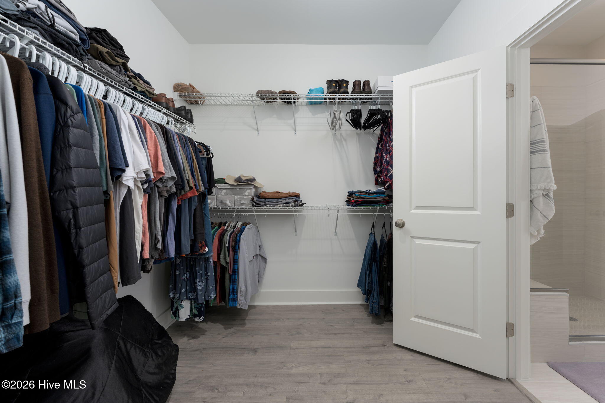 100564713 | Photo 35