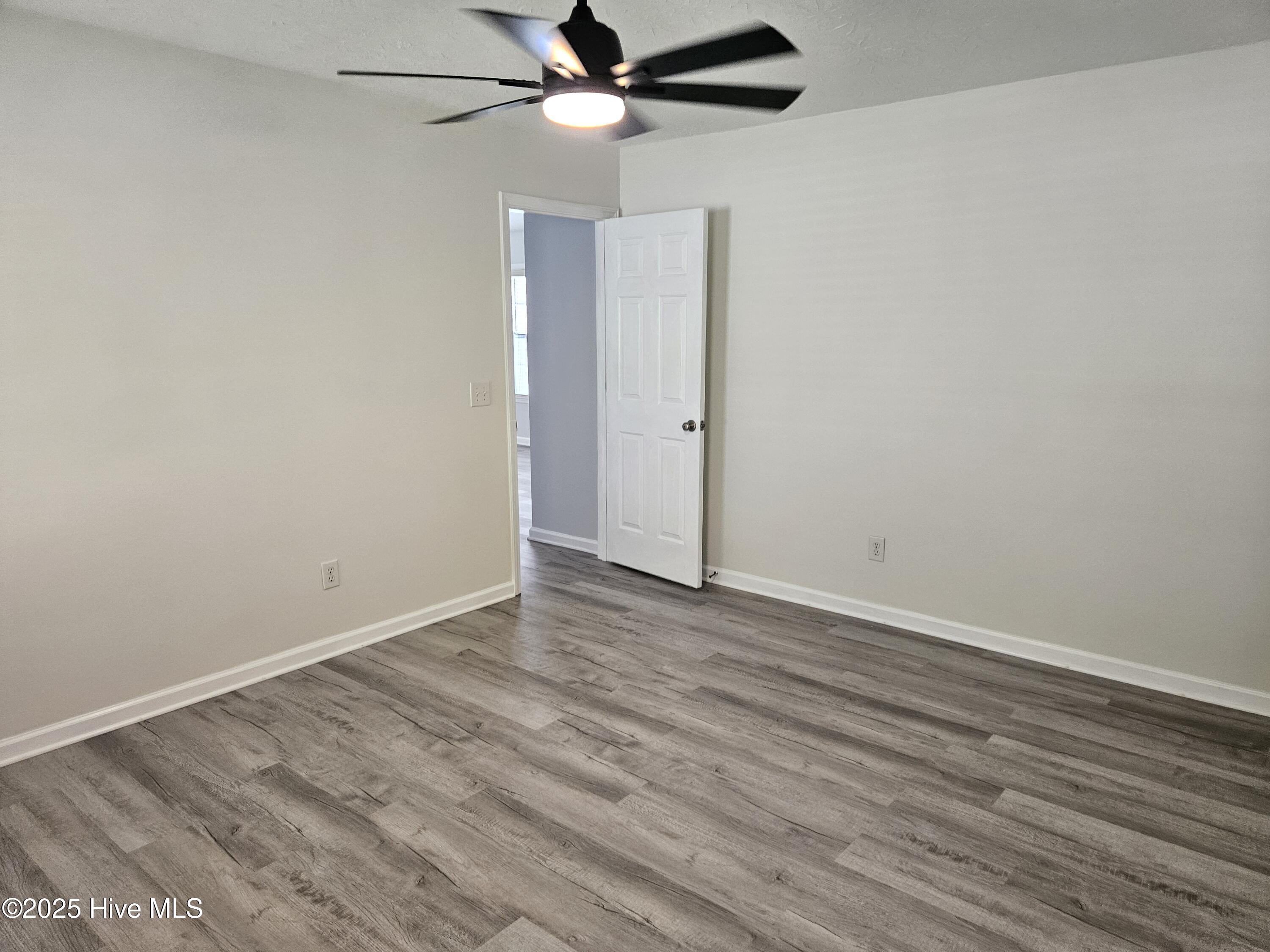 100530882 | Photo 10