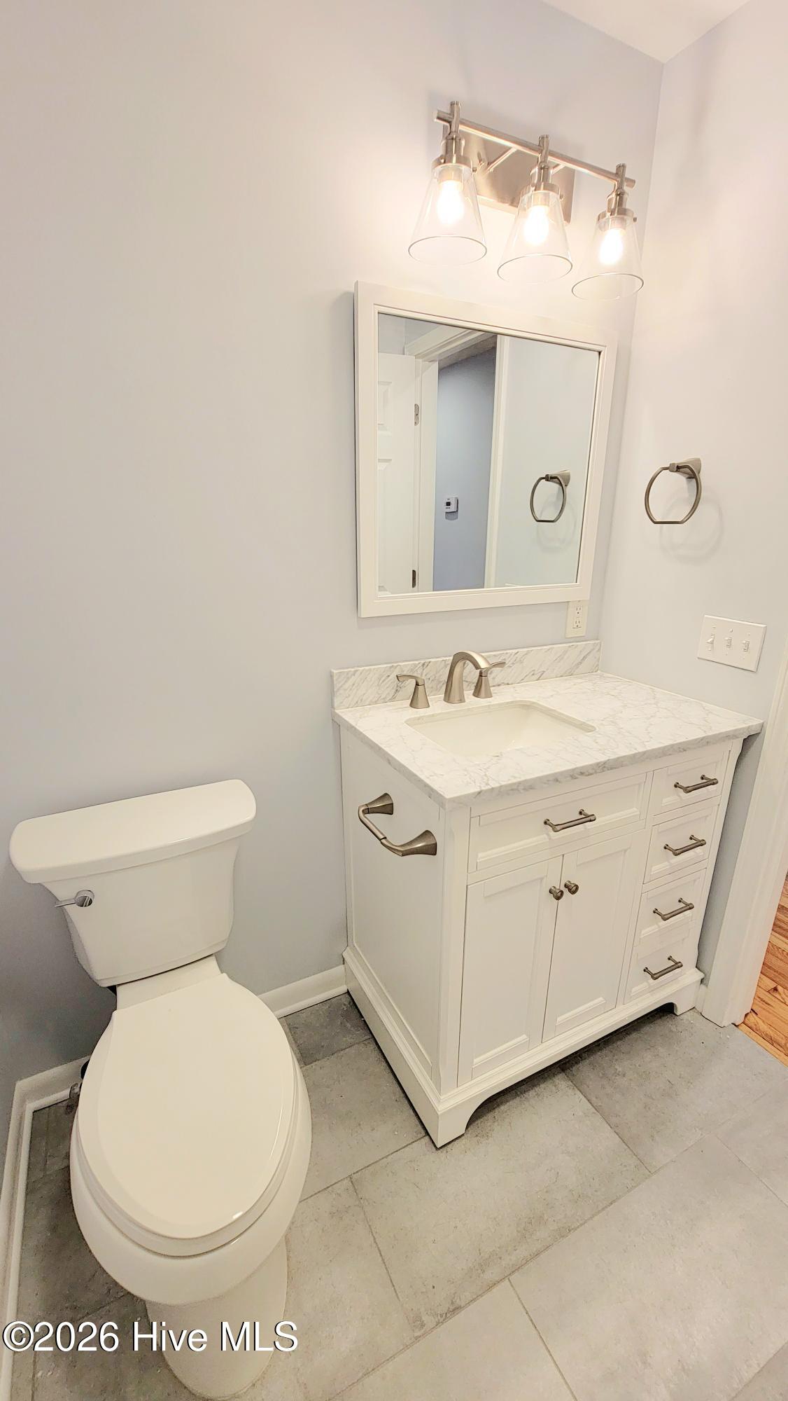 100548786 | Photo 15