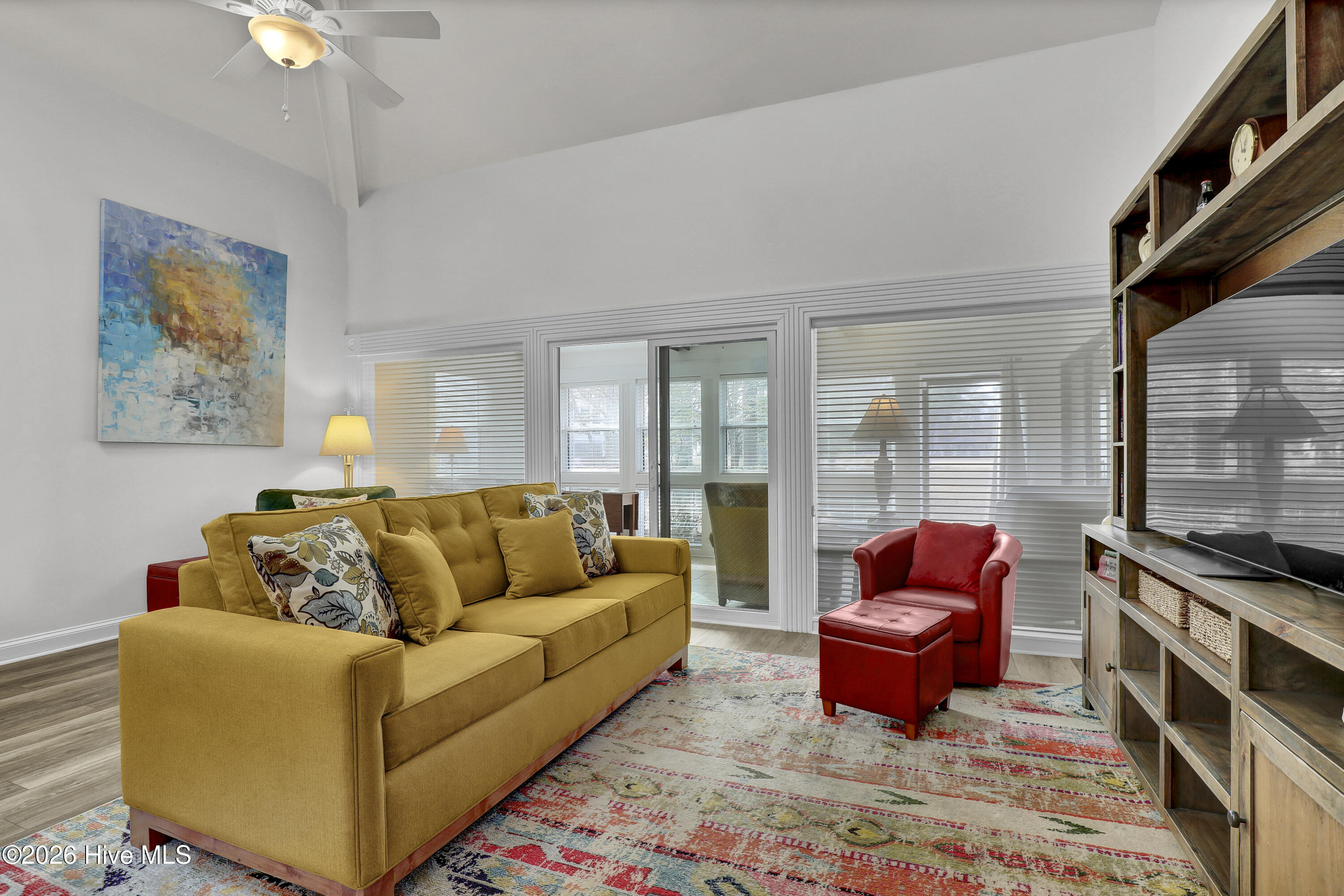 100549280 | Photo 10