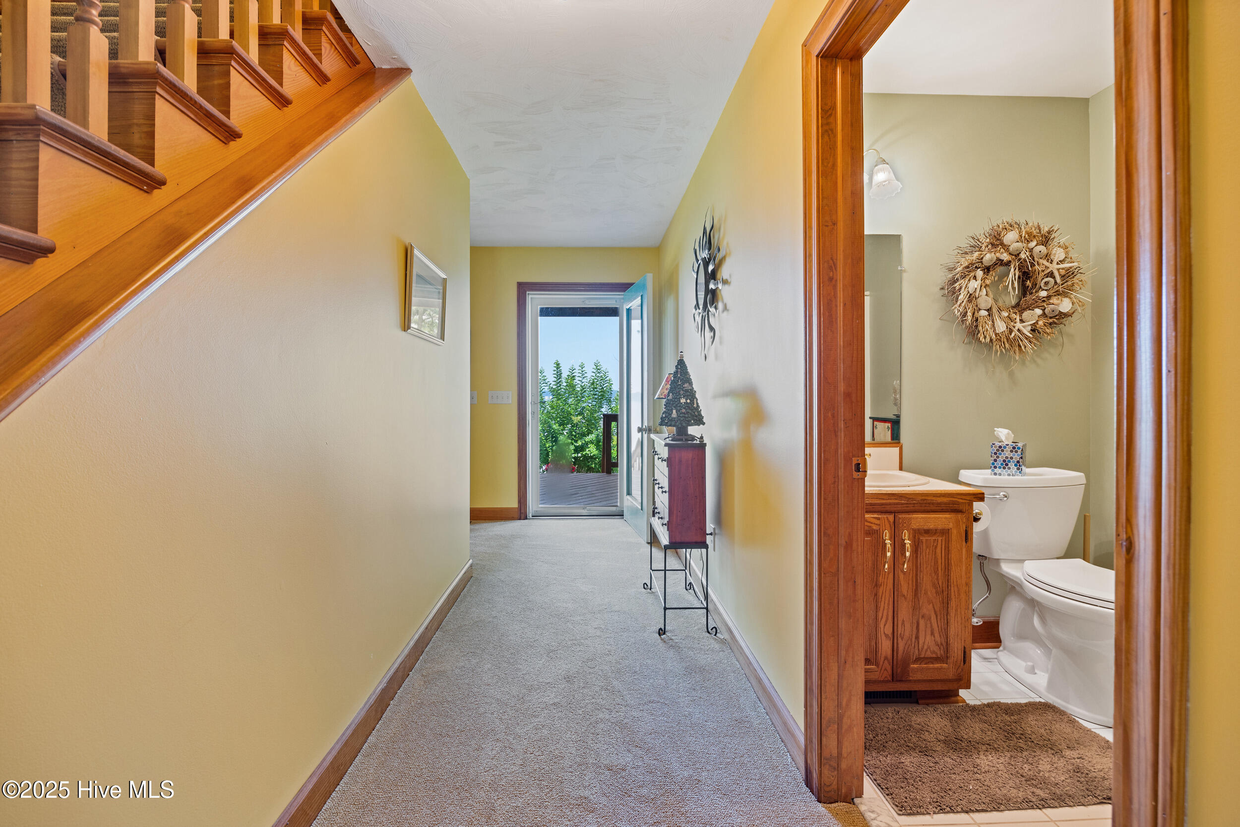 Main level full bath