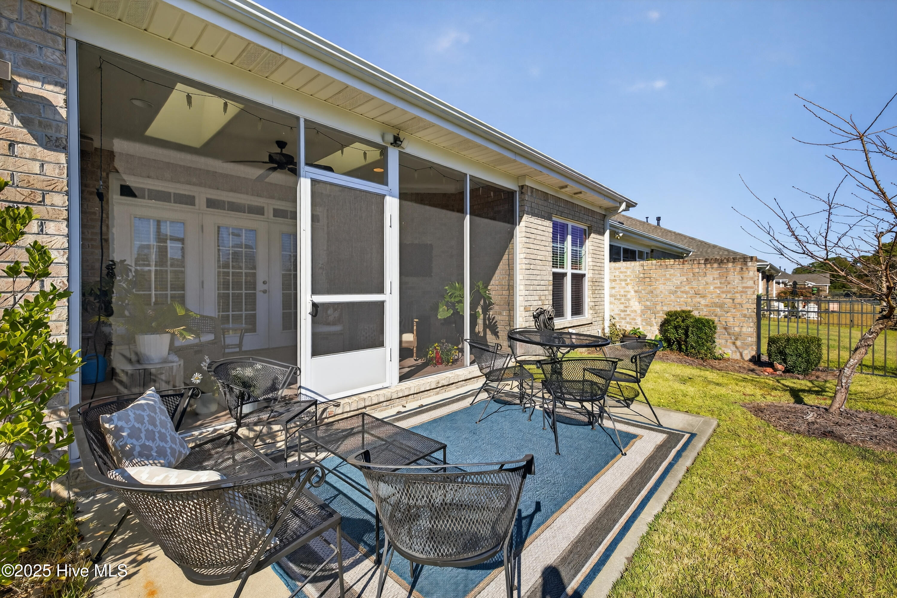 100541458 | Photo 25