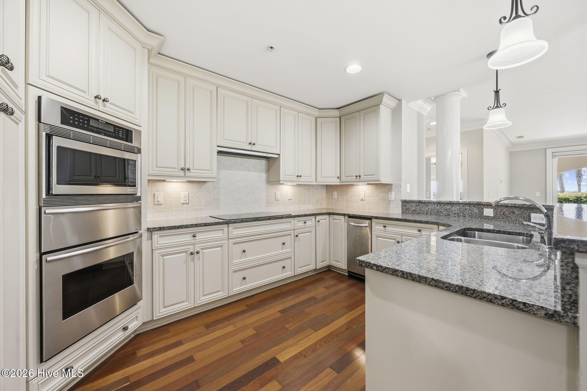 100569060 | Photo 16