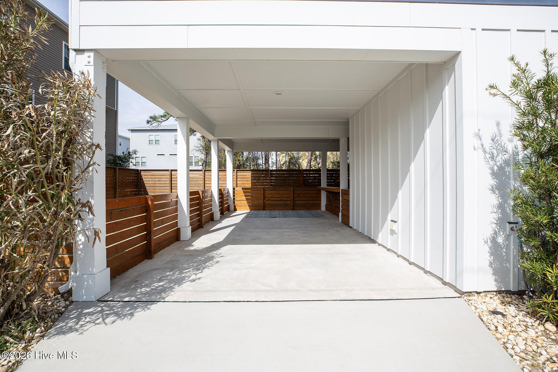 100562975 | Photo 56