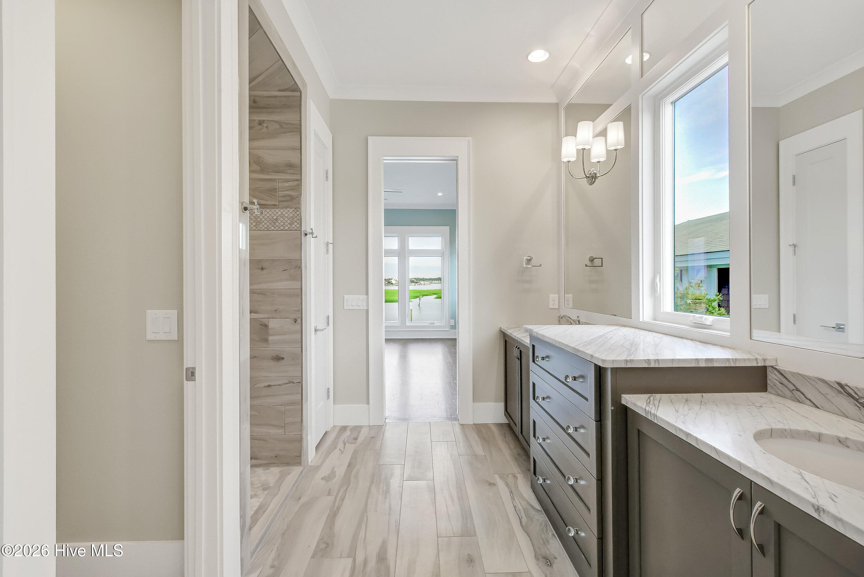 100563584 | Photo 20