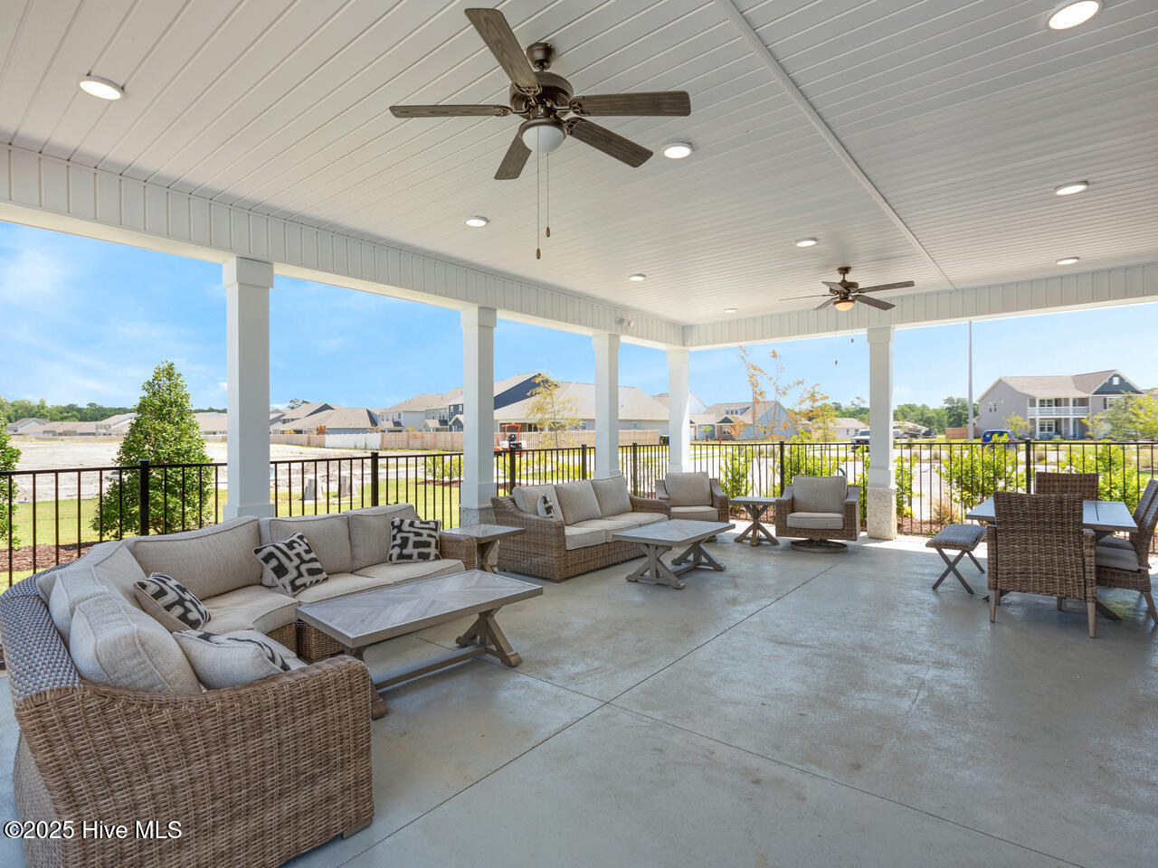 100512598 | Photo 39