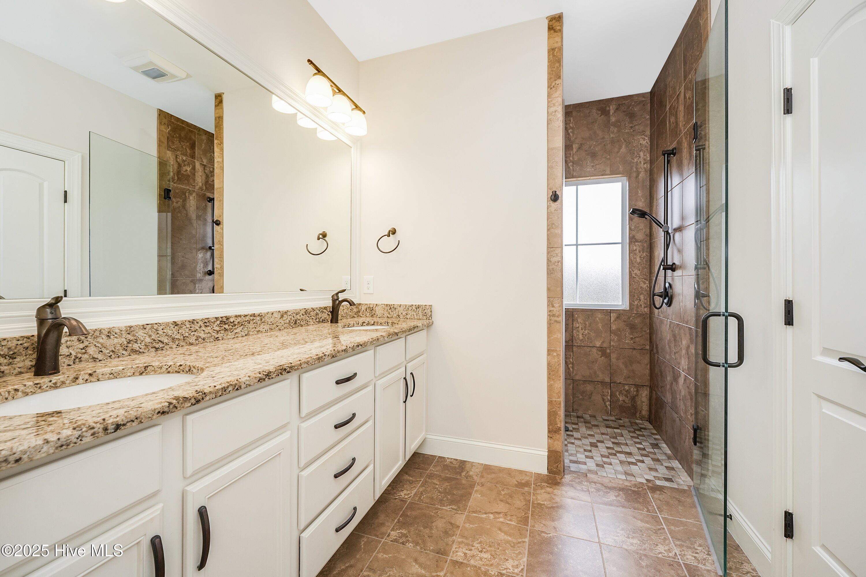 100528455 | Photo 27